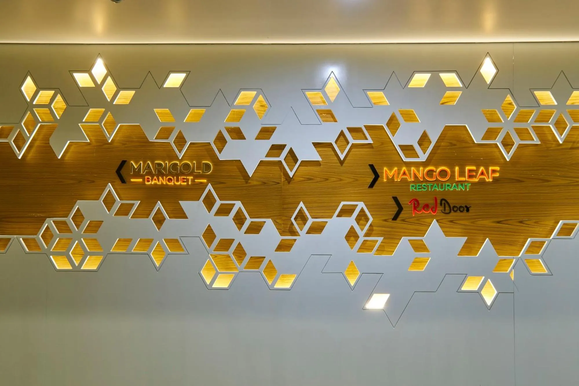 Restaurant/places to eat in Hotel 3 Leaves NEAR CENTRAL BUS STAND