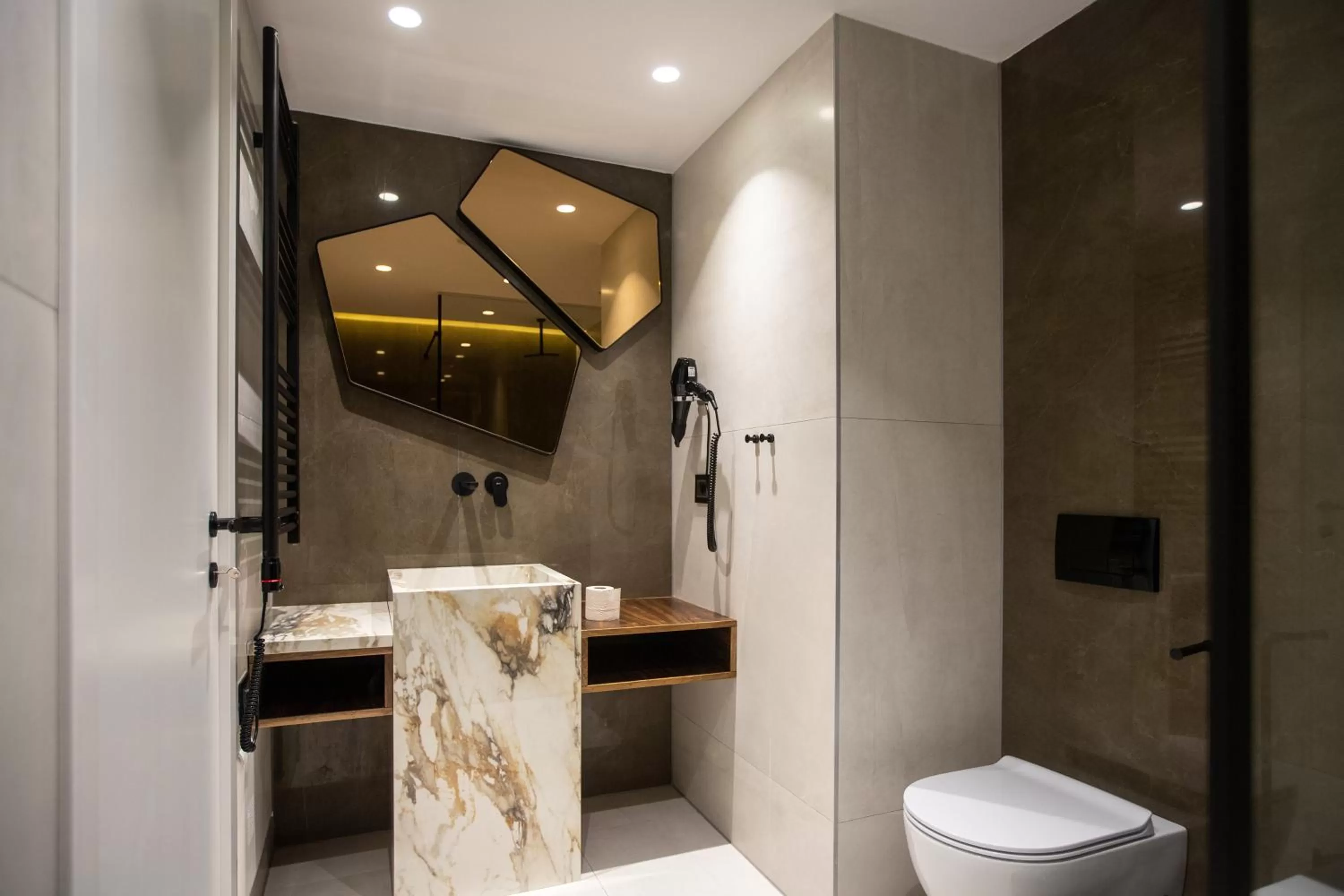 Shower in Hotel Elisa Tirana, Affiliated by Meliá