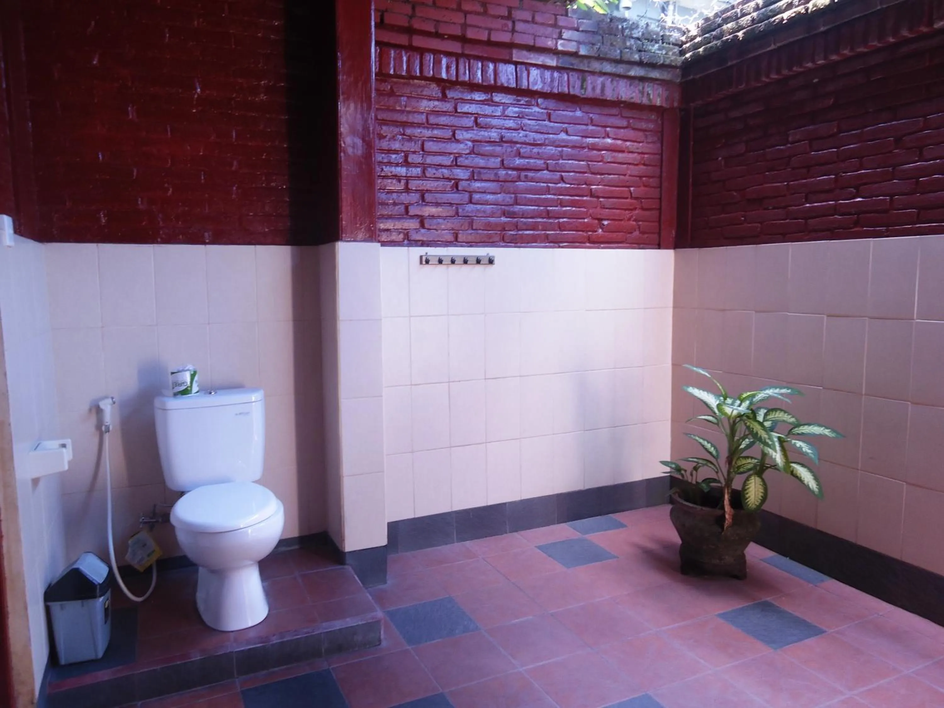 Toilet in Argasoka Bungalows