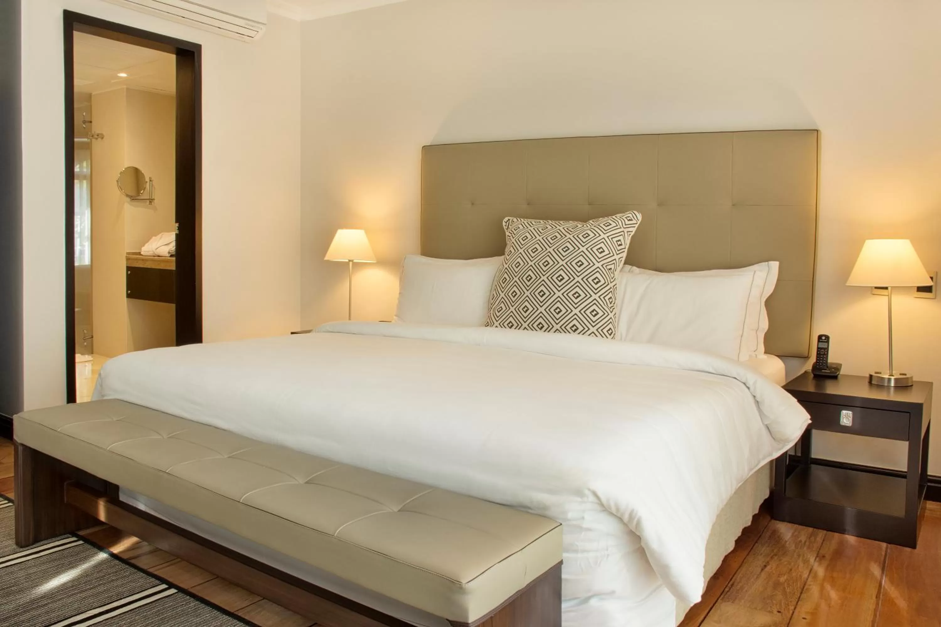 Photo of the whole room, Bed in Movich Casa del Alferez