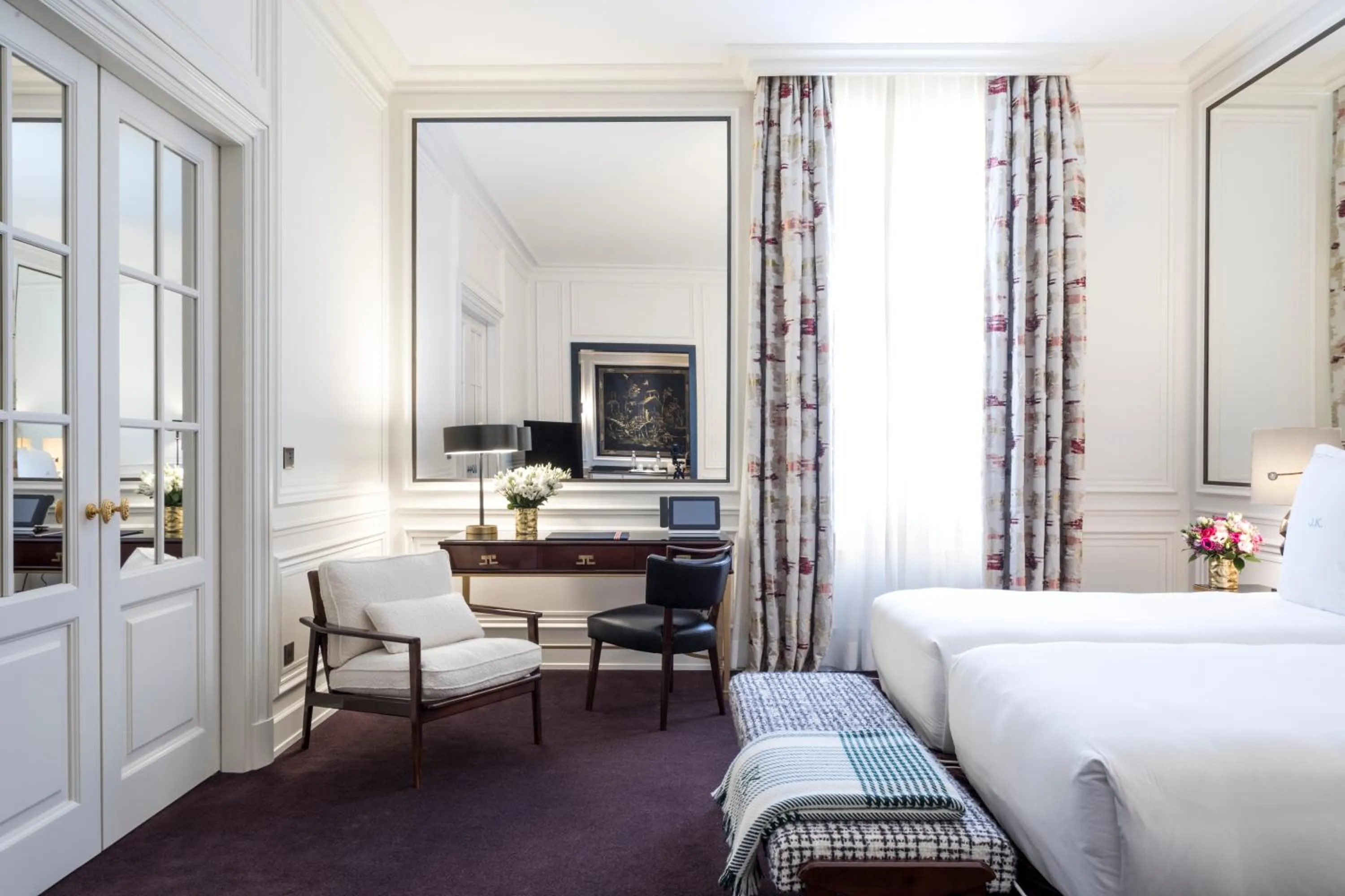 Bedroom, Bed in J.K. Place Paris