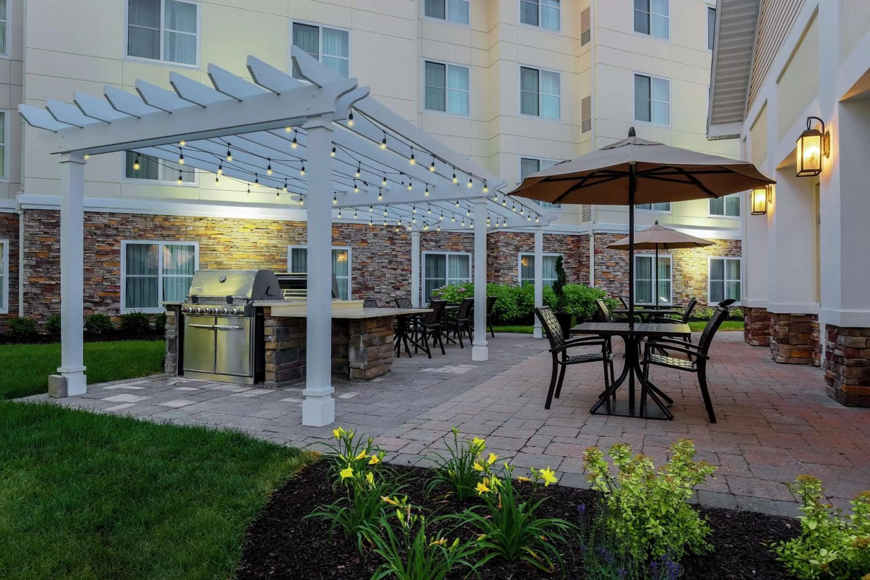 Patio in Homewood Suites by Hilton Long Island-Melville