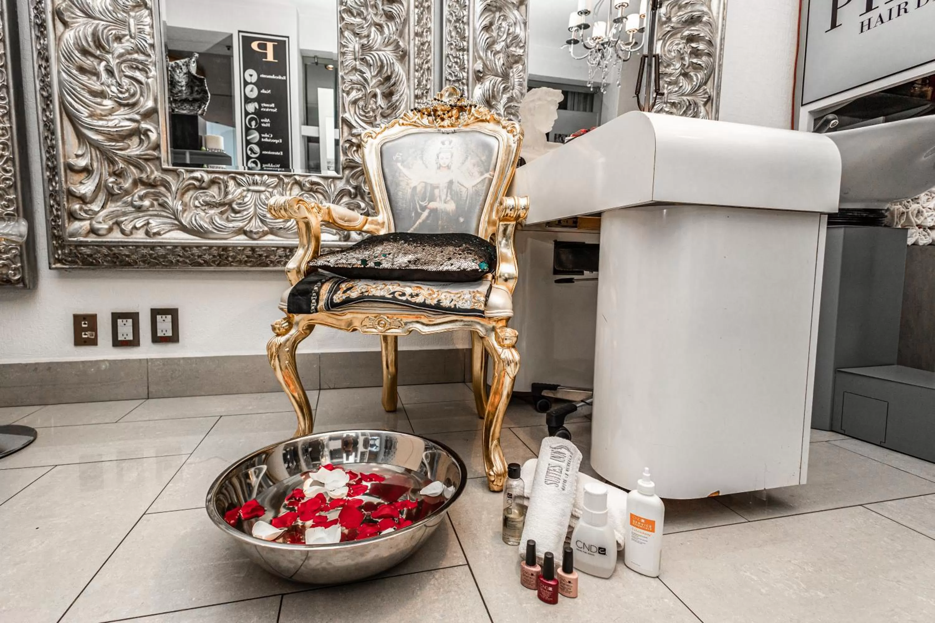 hair dryier in Suites Inn la Muralla Hotel & Spa