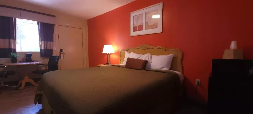 Photo of the whole room in Lakeview Inn