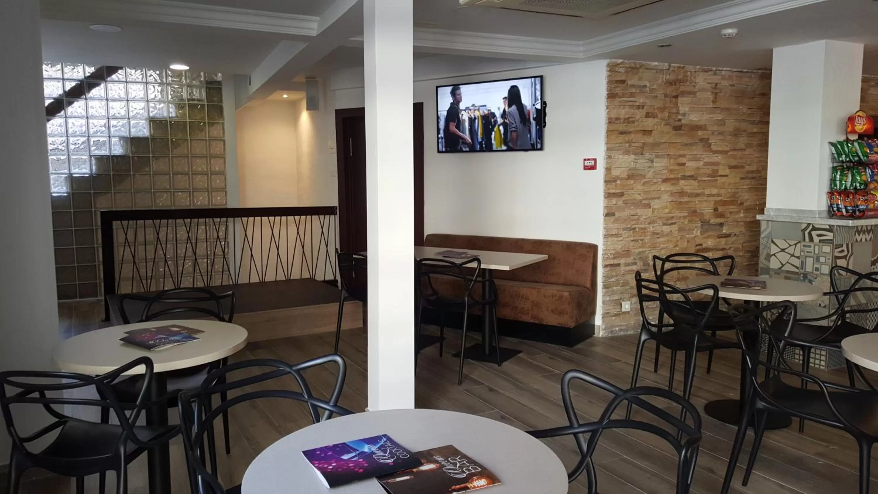 Lounge or bar in Hotel Queens - Adults Only