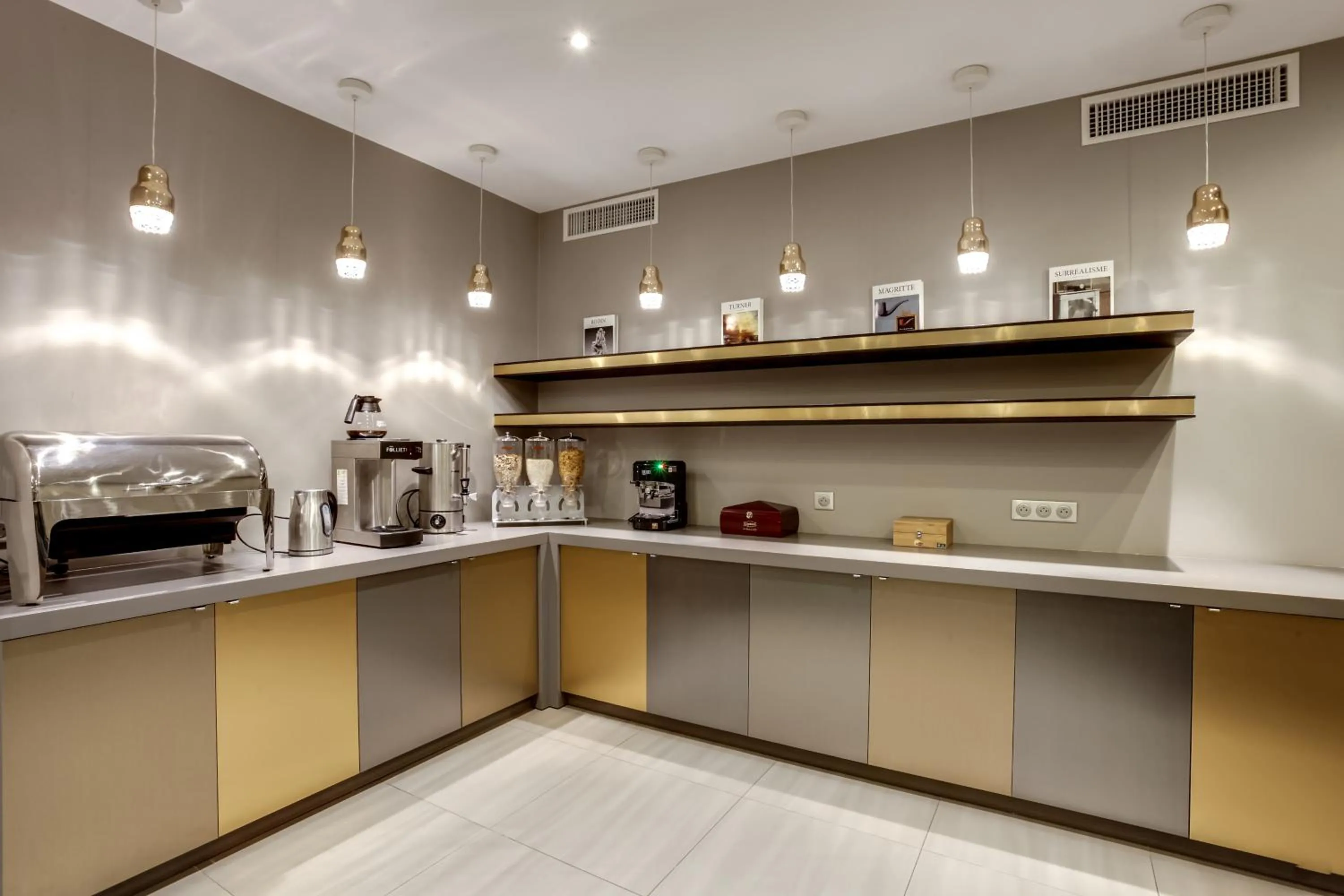 Restaurant/places to eat in Hotel d'Amiens