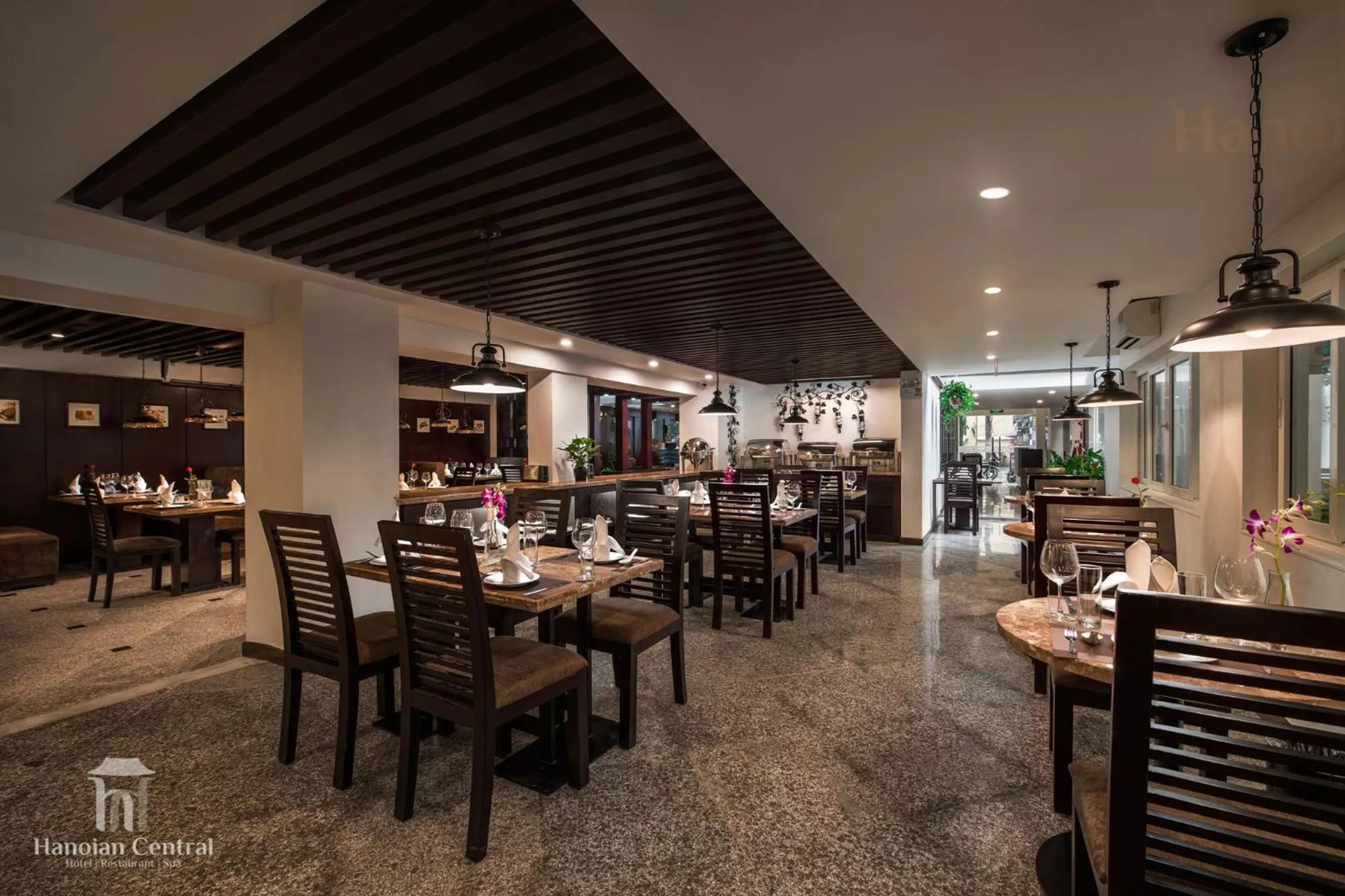 Restaurant/places to eat in Hanoian Central Hotel & Spa