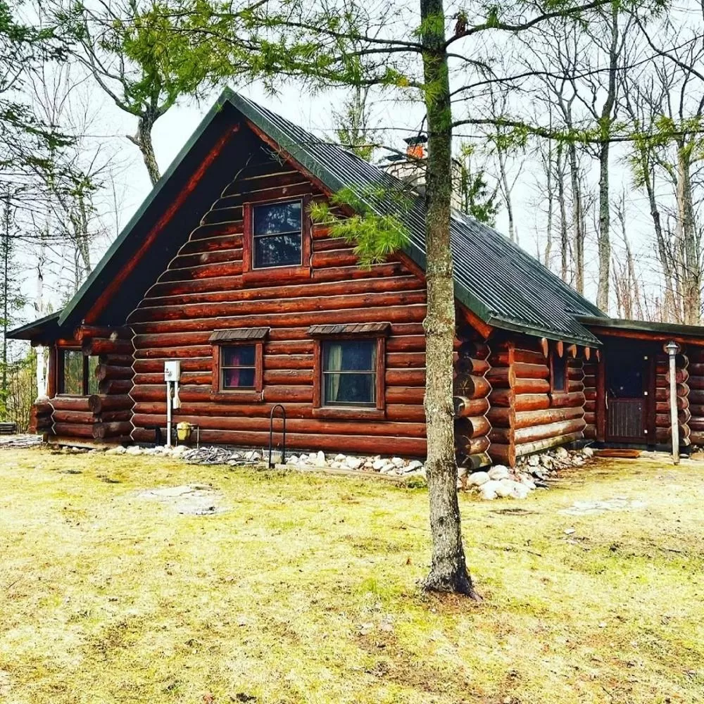 Property building in Drummond Island Resort
