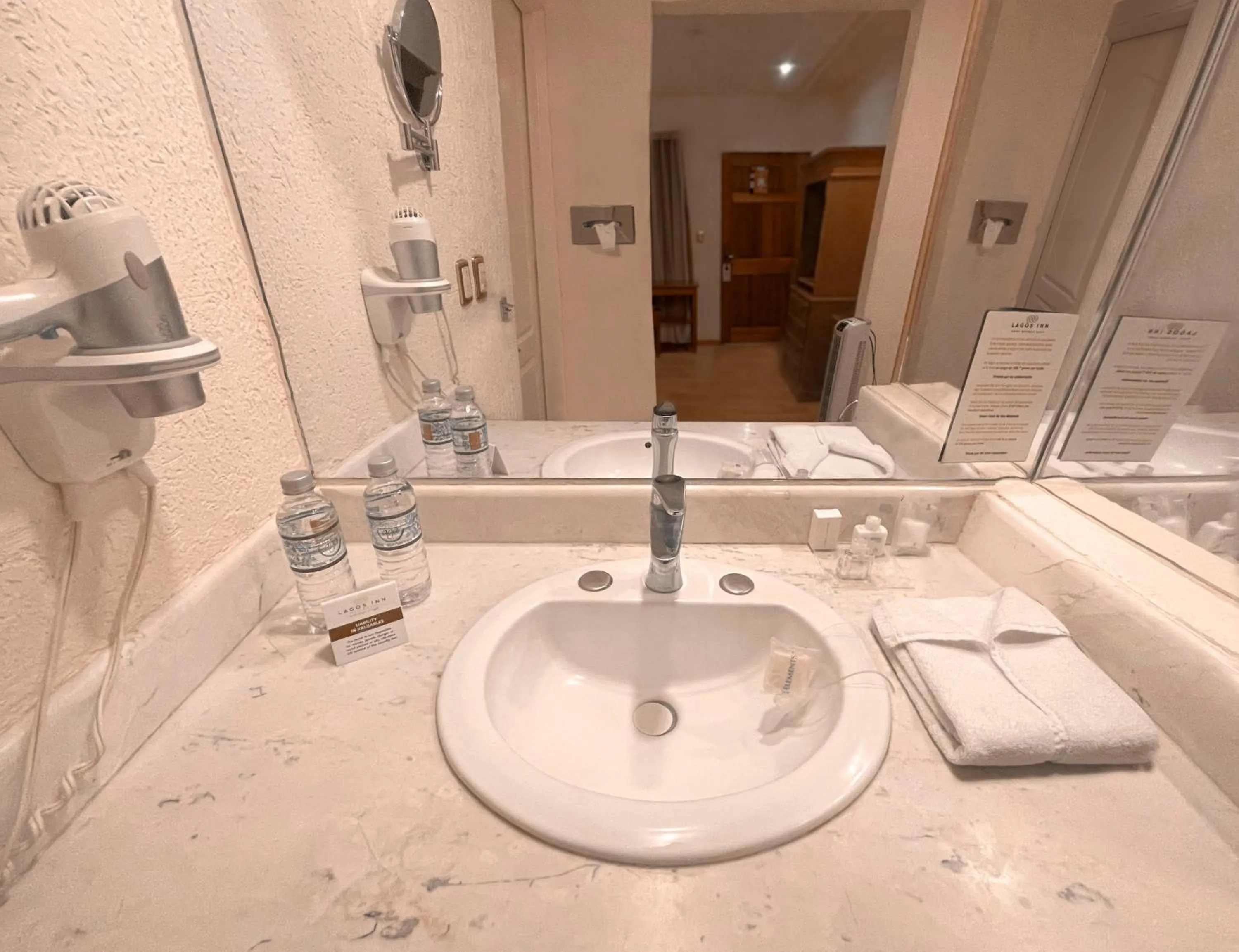 Bathroom in HOTEL LAGOS INN