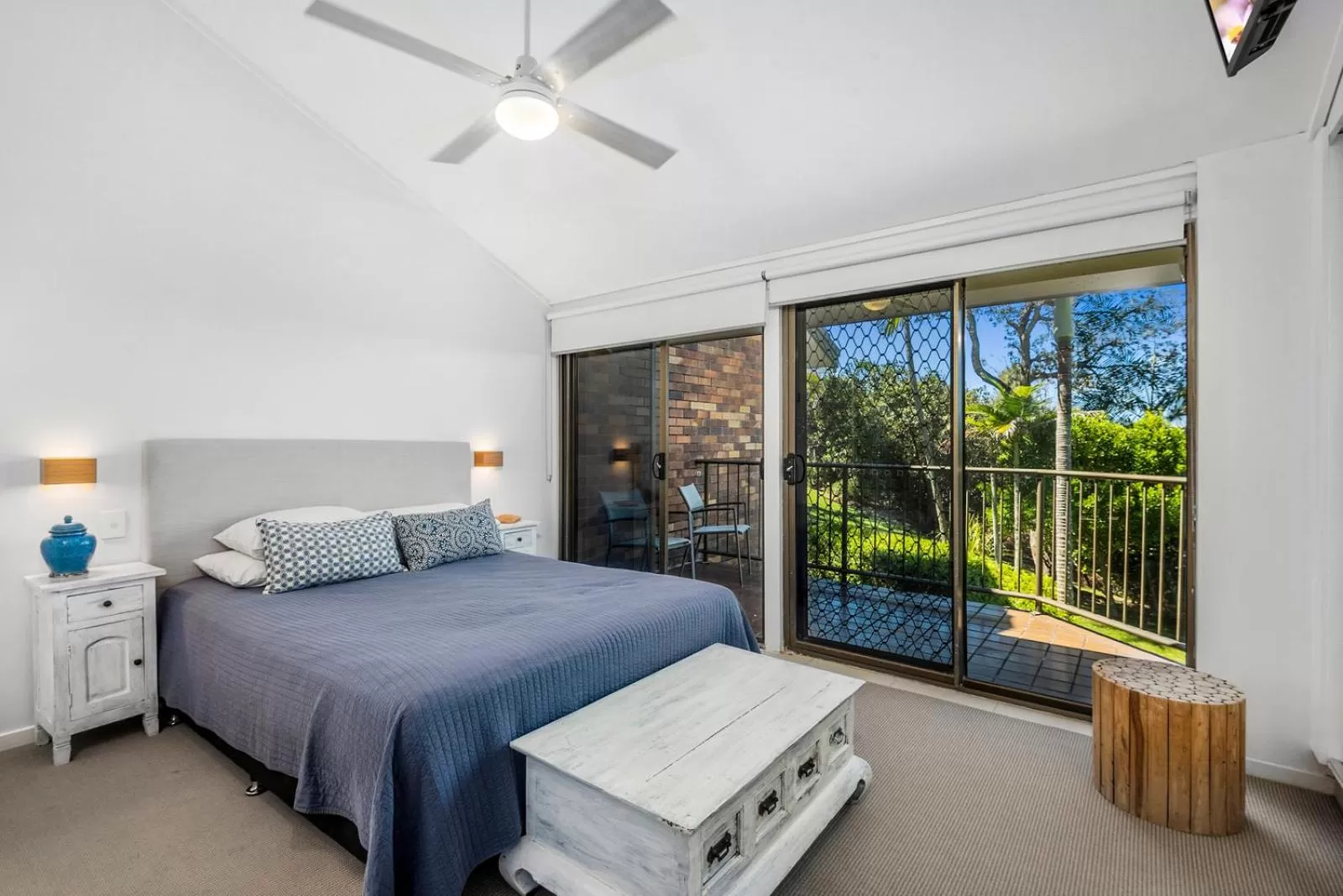 Bed in Glen Eden Beach Resort