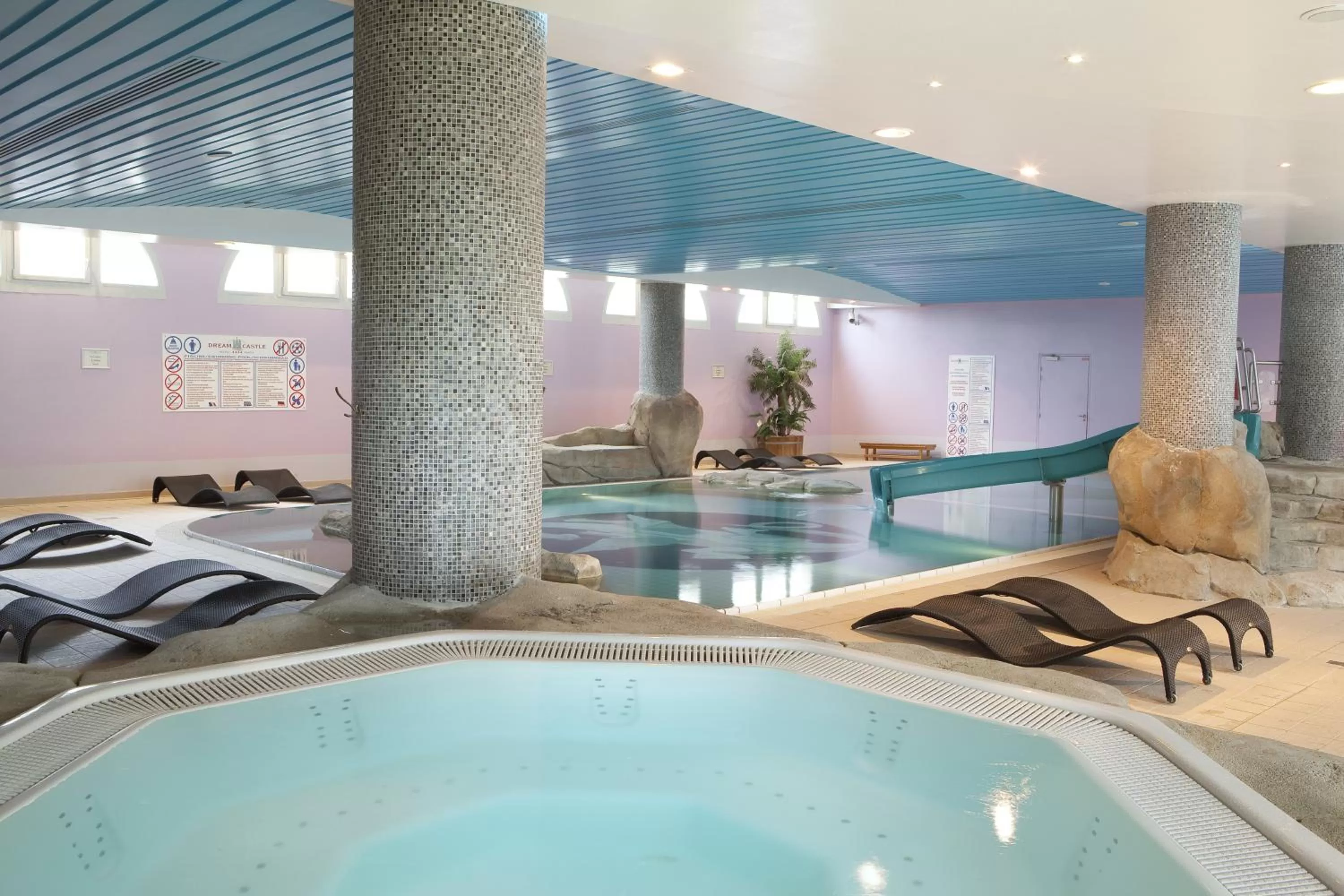 Swimming pool in Dream Castle Hotel Marne La Vallee