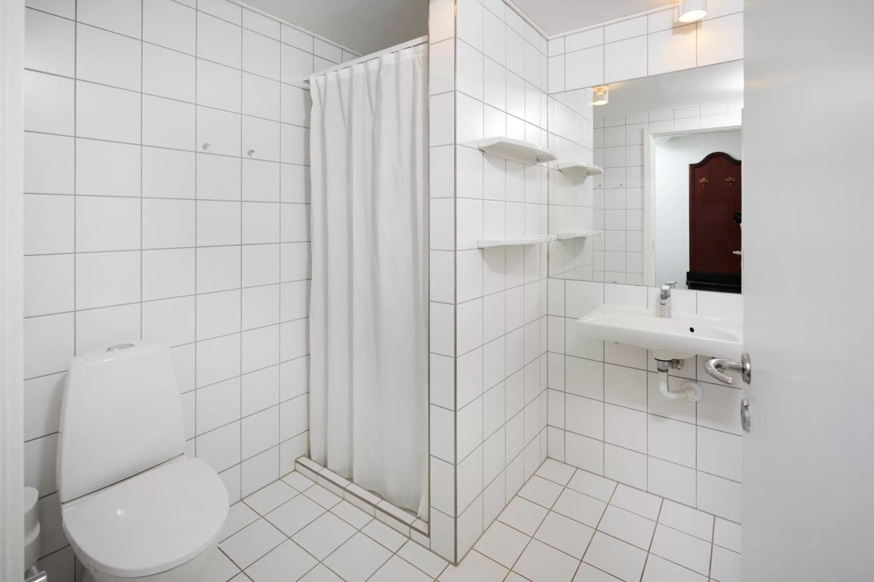 Shower in Tornøes Hotel