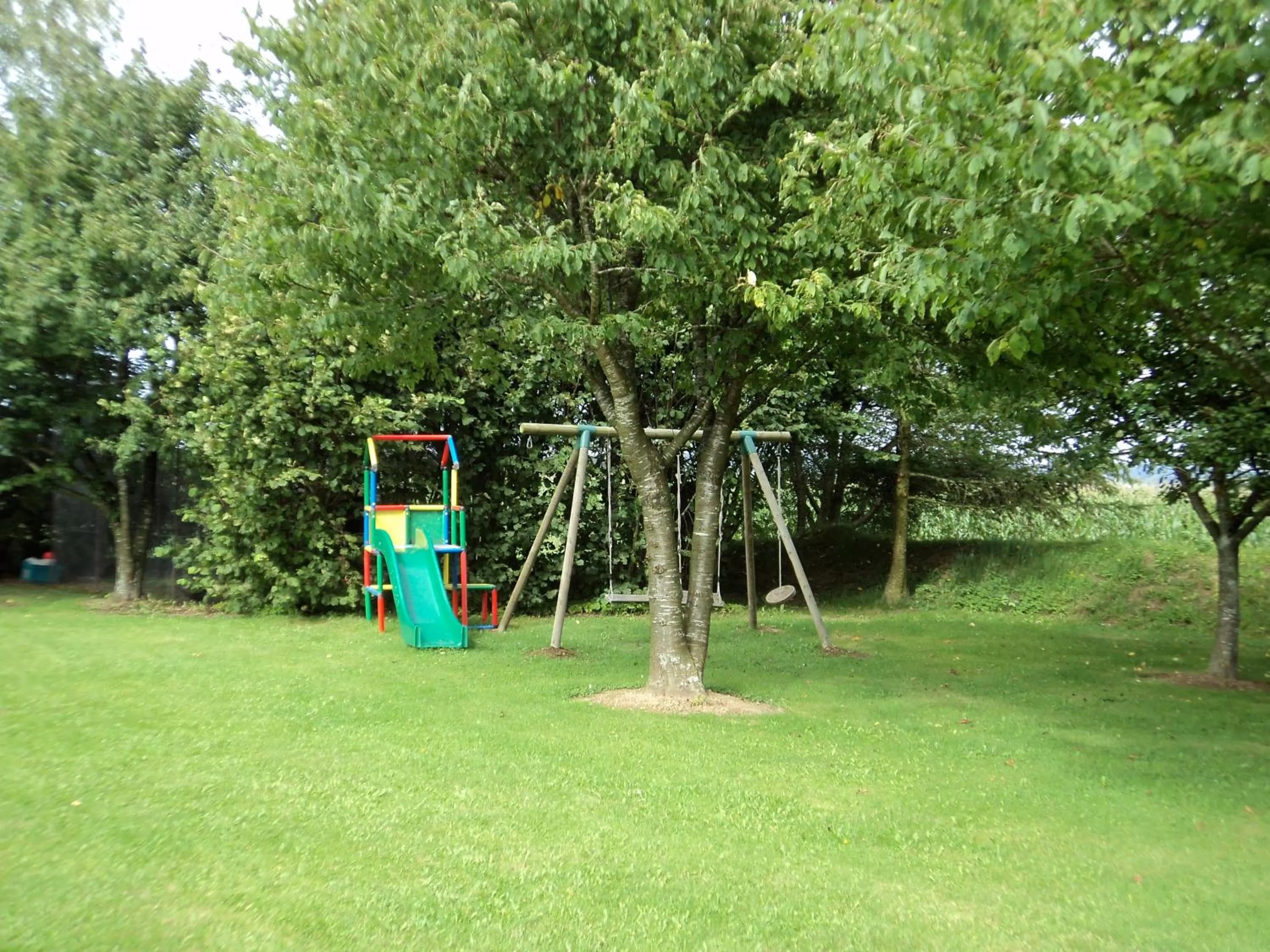 Children play ground, Children's Play Area in B&B La Niouche