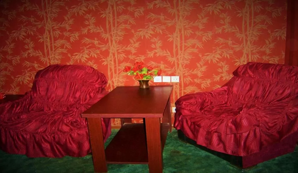 Seating Area in Hotel Lilo near Airport