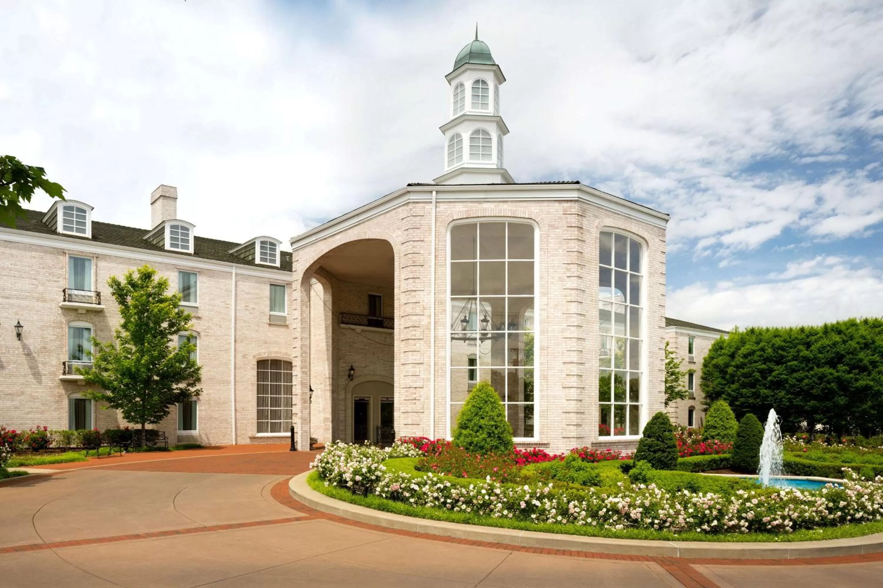 Property building in Hilton St. Louis Frontenac