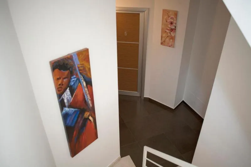 Decorative detail in Ragusa Inn