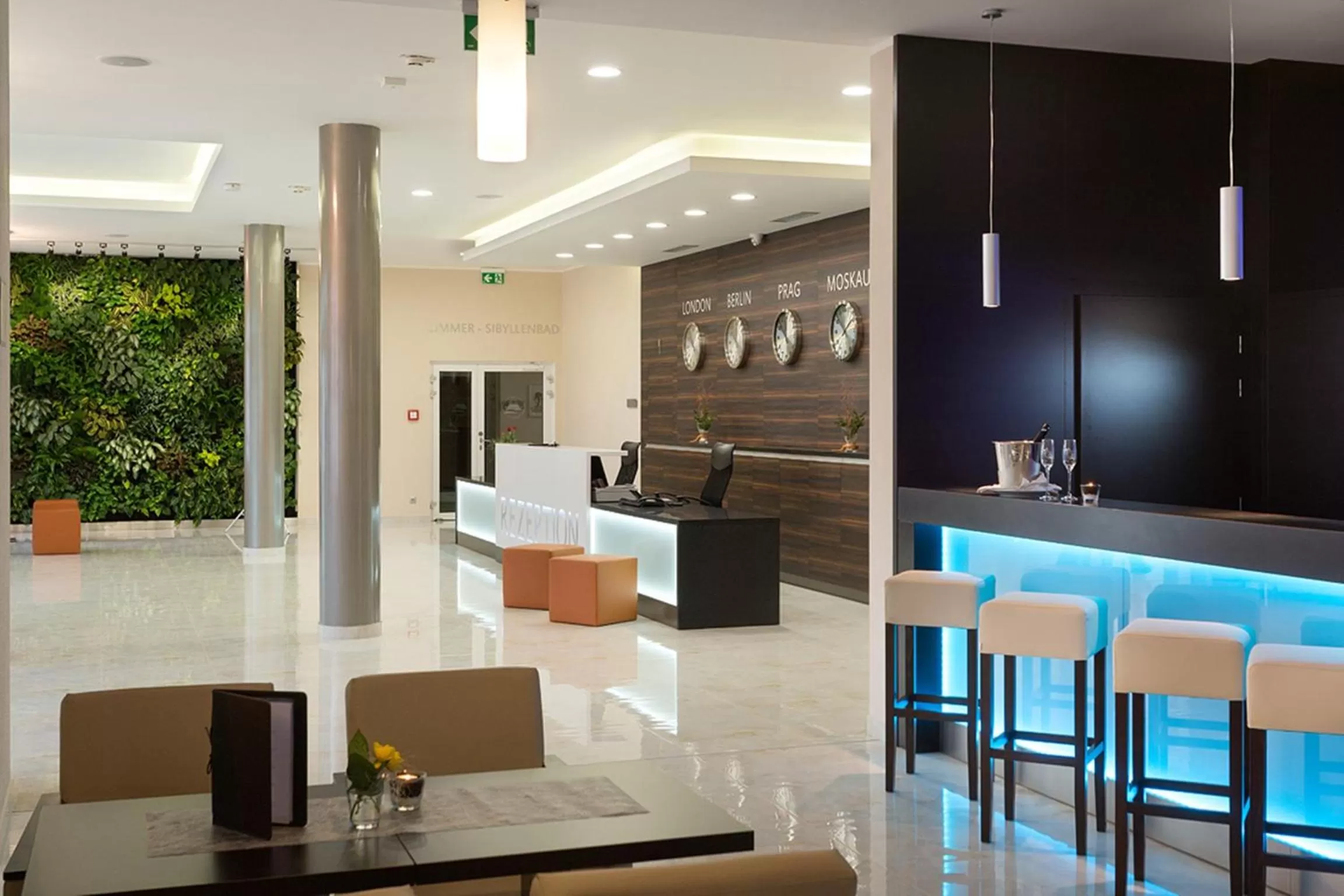 Lobby or reception in Kurhotel Pyramide Sibyllenbad