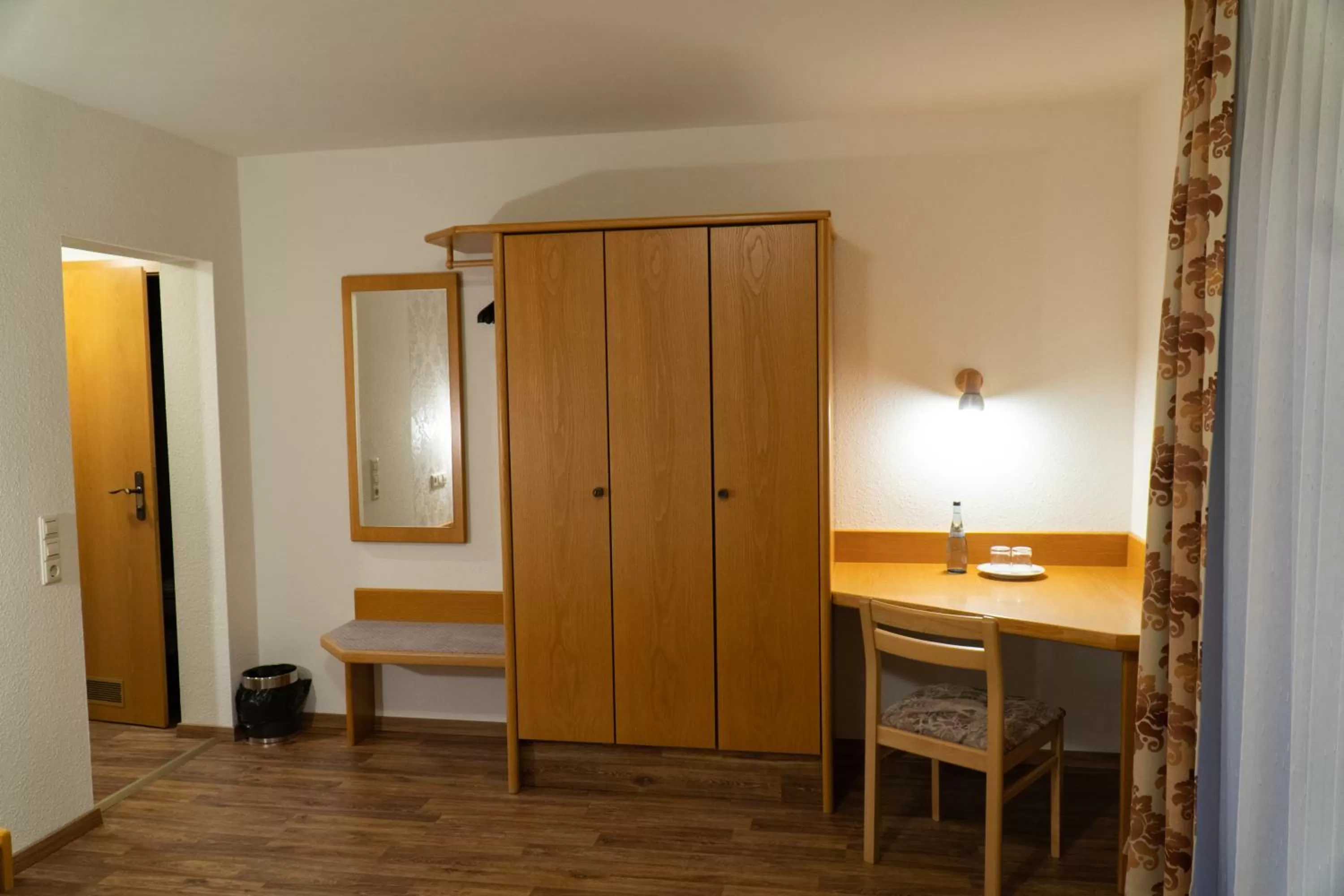 Photo of the whole room, Dining Area in Hotel Eleon