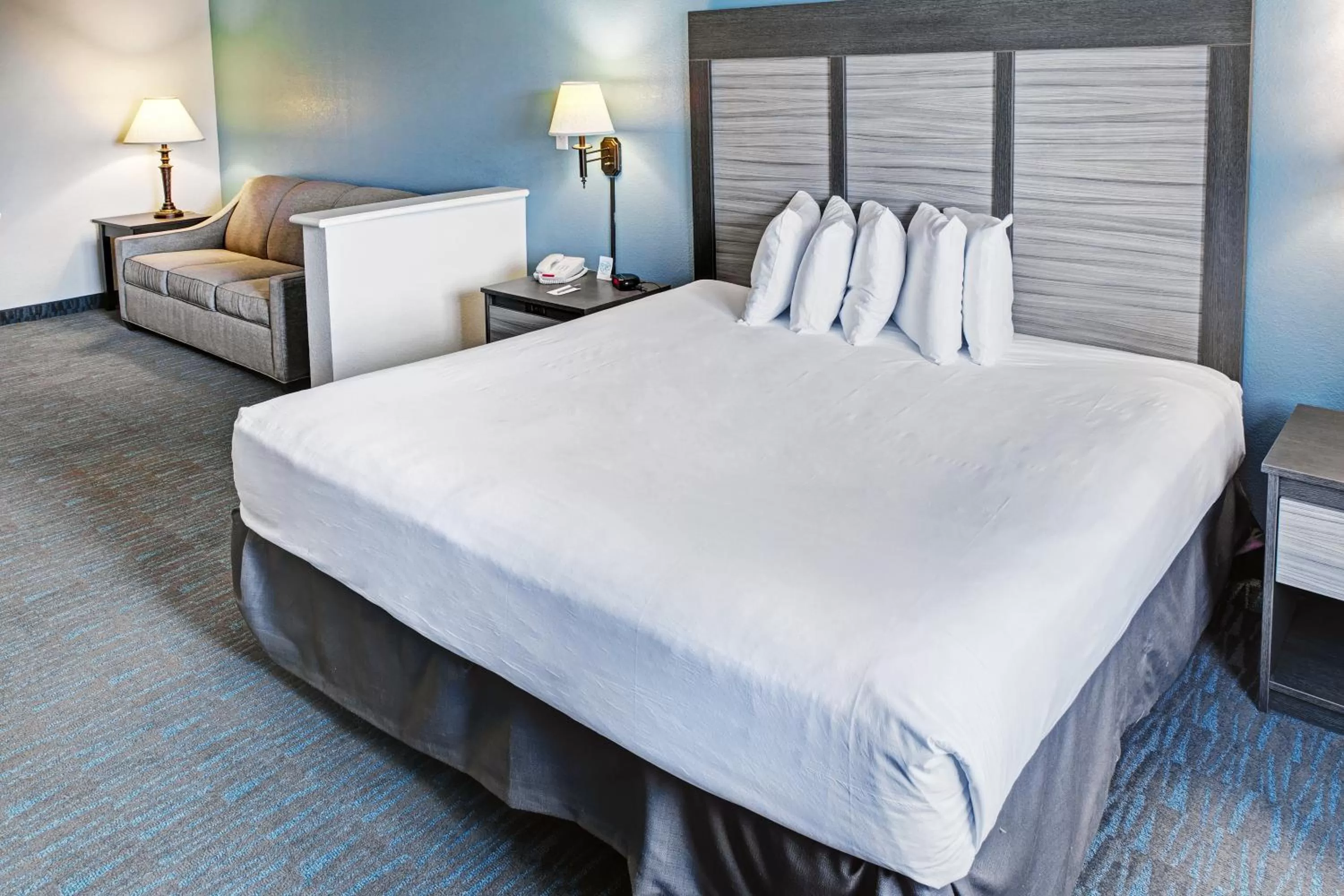 Bedroom, Bed in Exploria Express by Exploria Resorts