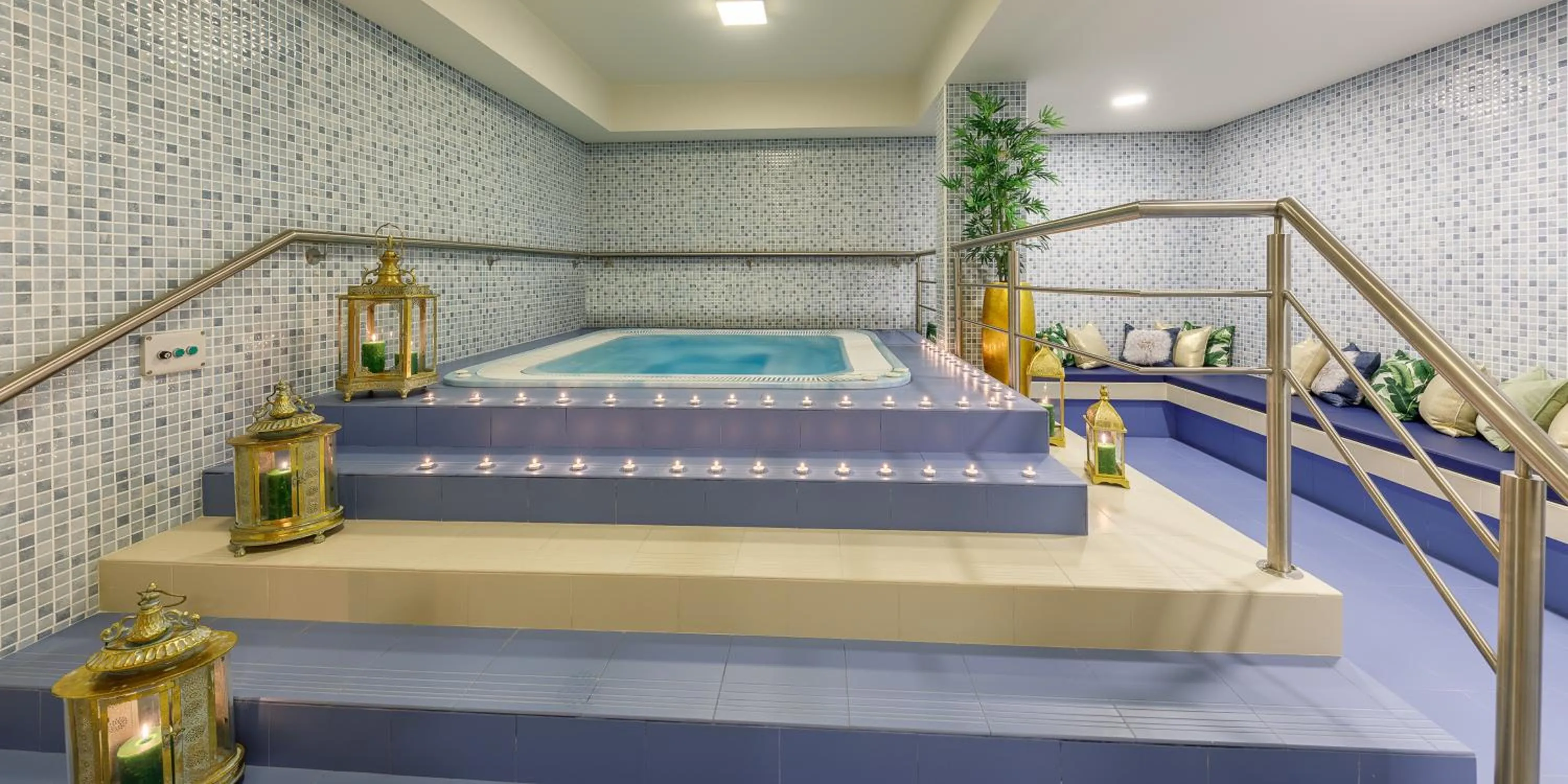 Hot Tub in Aurea Fatima Hotel Congress & Spa