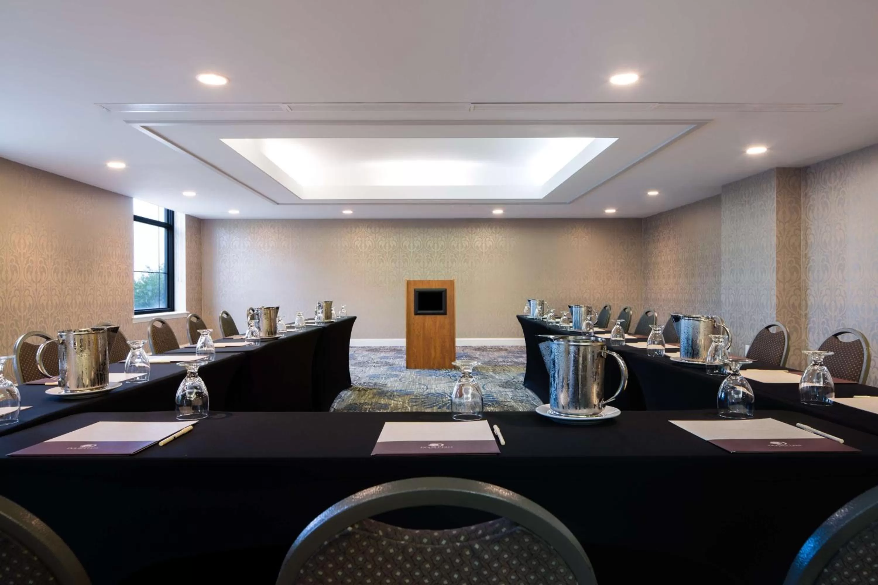 Meeting/conference room in Doubletree by Hilton Laurel, MD