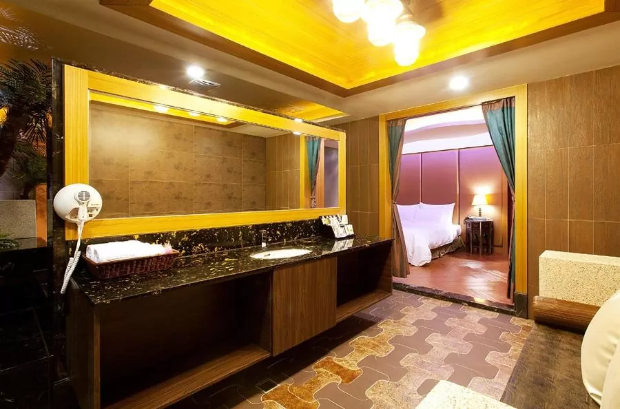 Bathroom in Discovery Motel - Yanping