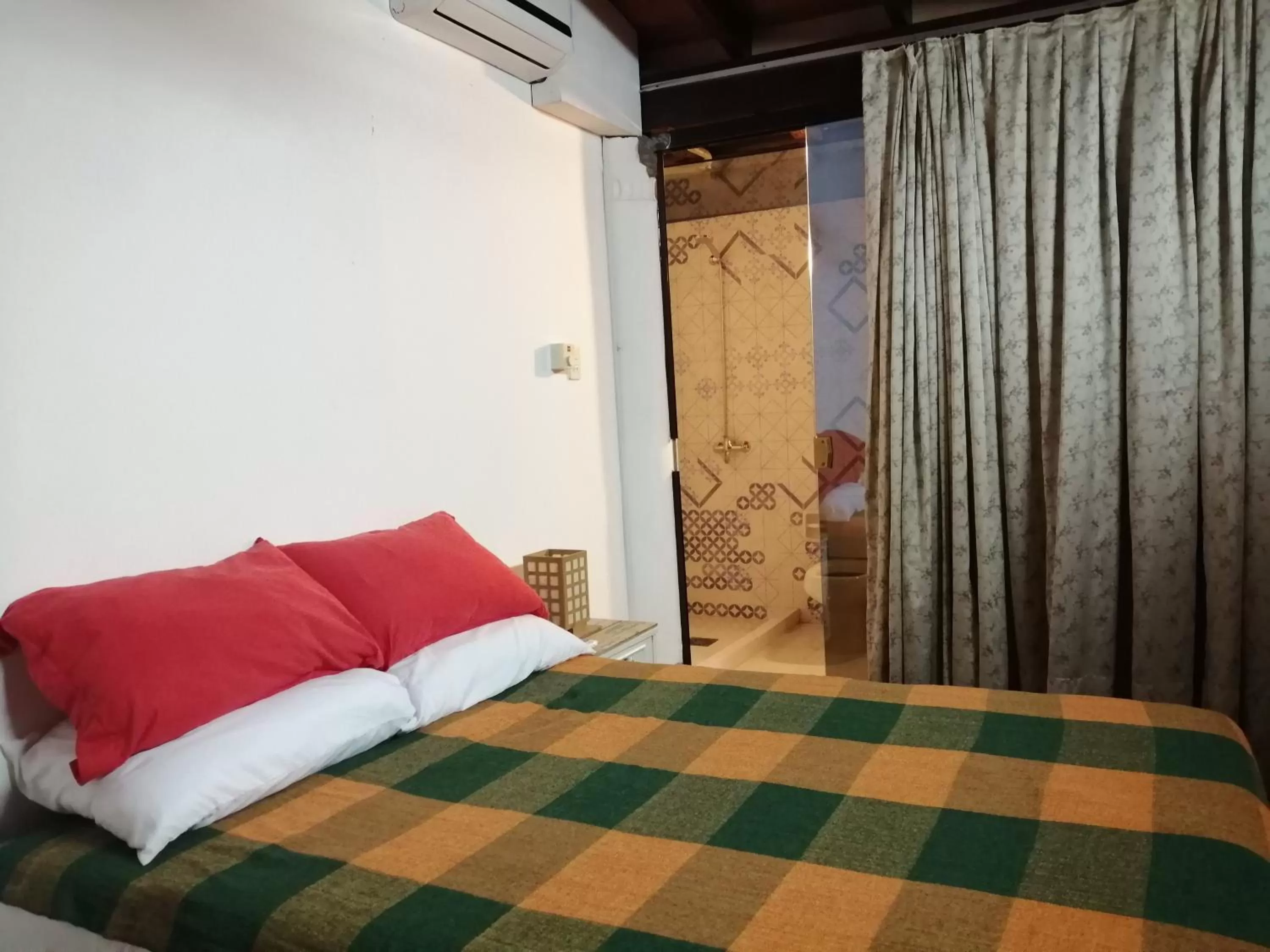 Photo of the whole room, Bed in Granados B&B