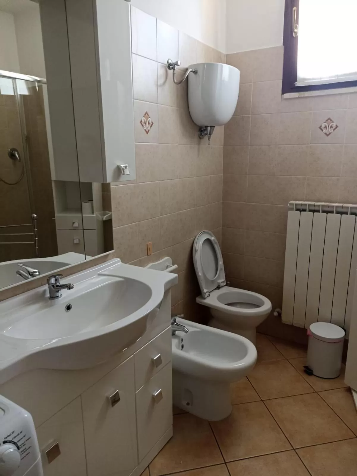 Shower in BELLA ASSISI B & B