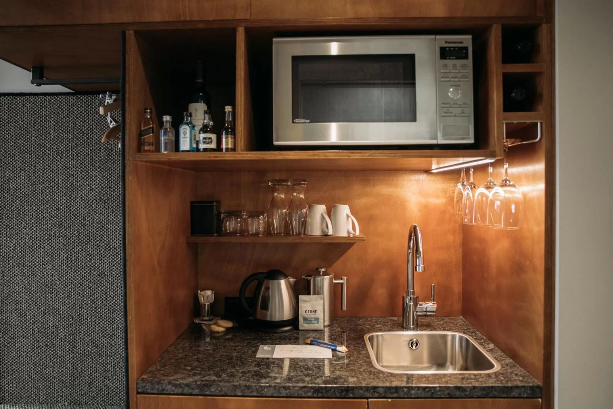 Coffee/tea facilities in King and Queen Hotel Suites