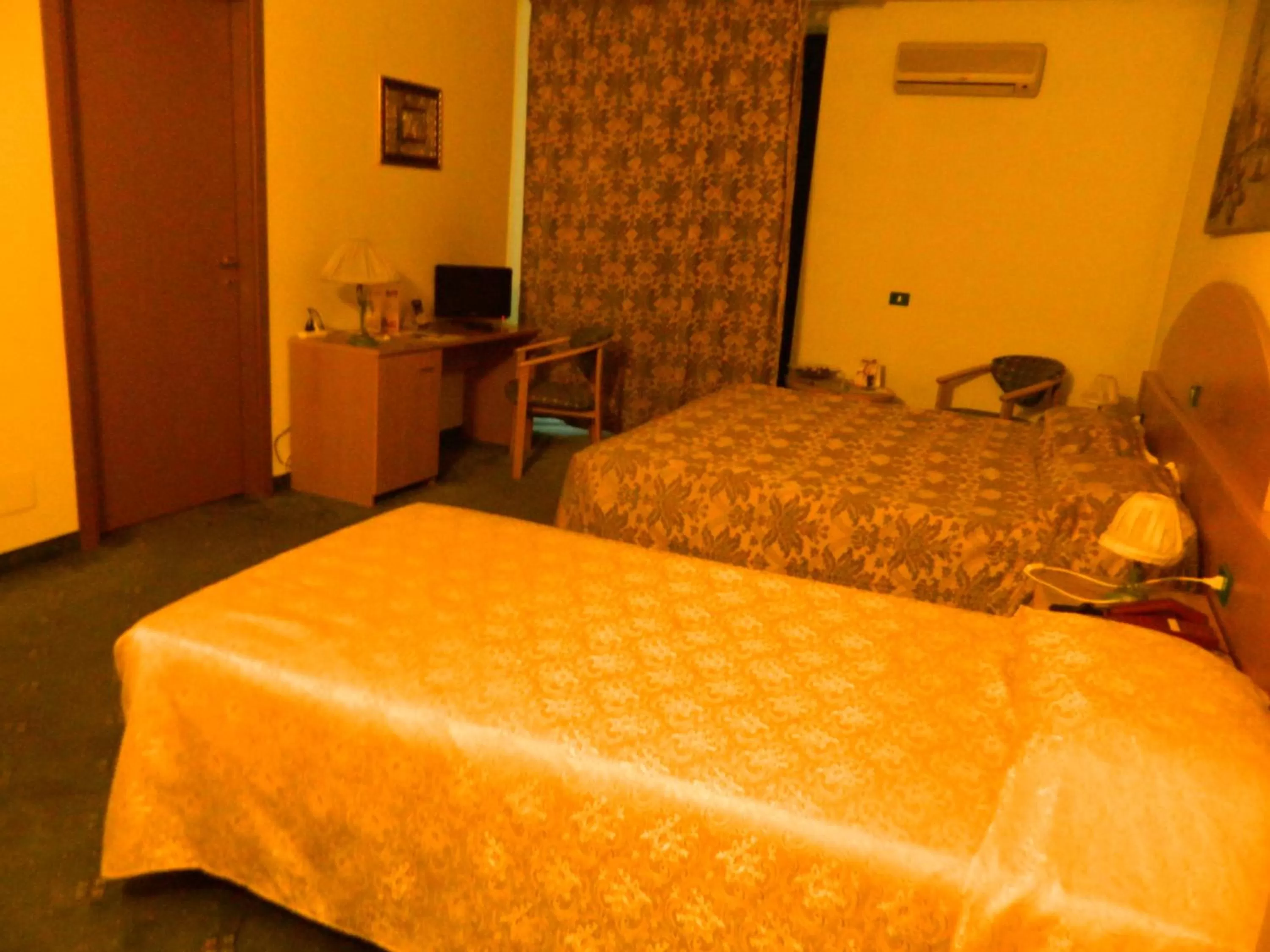 Bed in Ascot Lodging