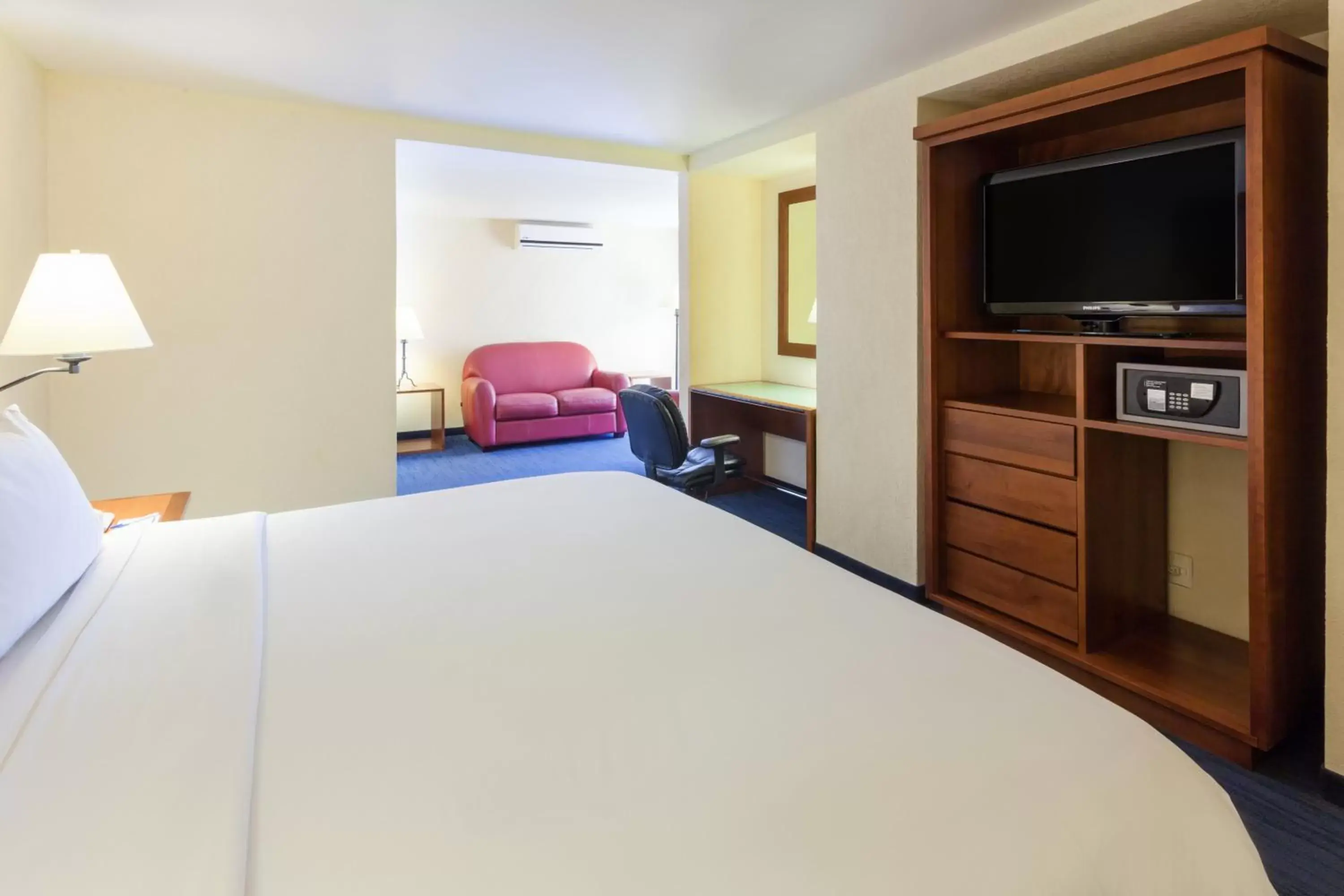 Standard King Room with Balcony in Holiday Inn Express Oaxaca - Centro Historico by IHG Standard King Room with Balcony in Holiday Inn Express Oaxaca - Centro Historico by IHG