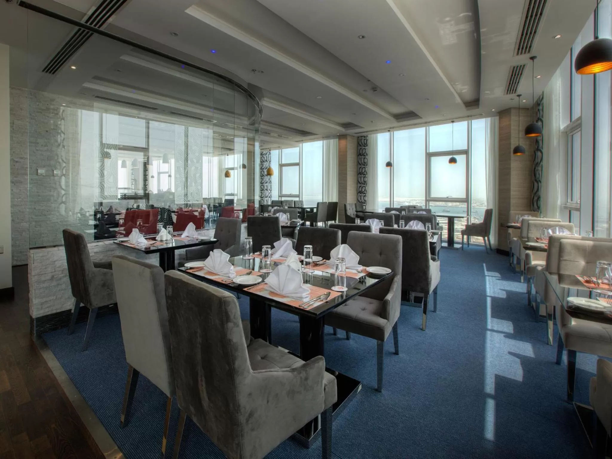 Restaurant/places to eat in Orange Suites Hotel