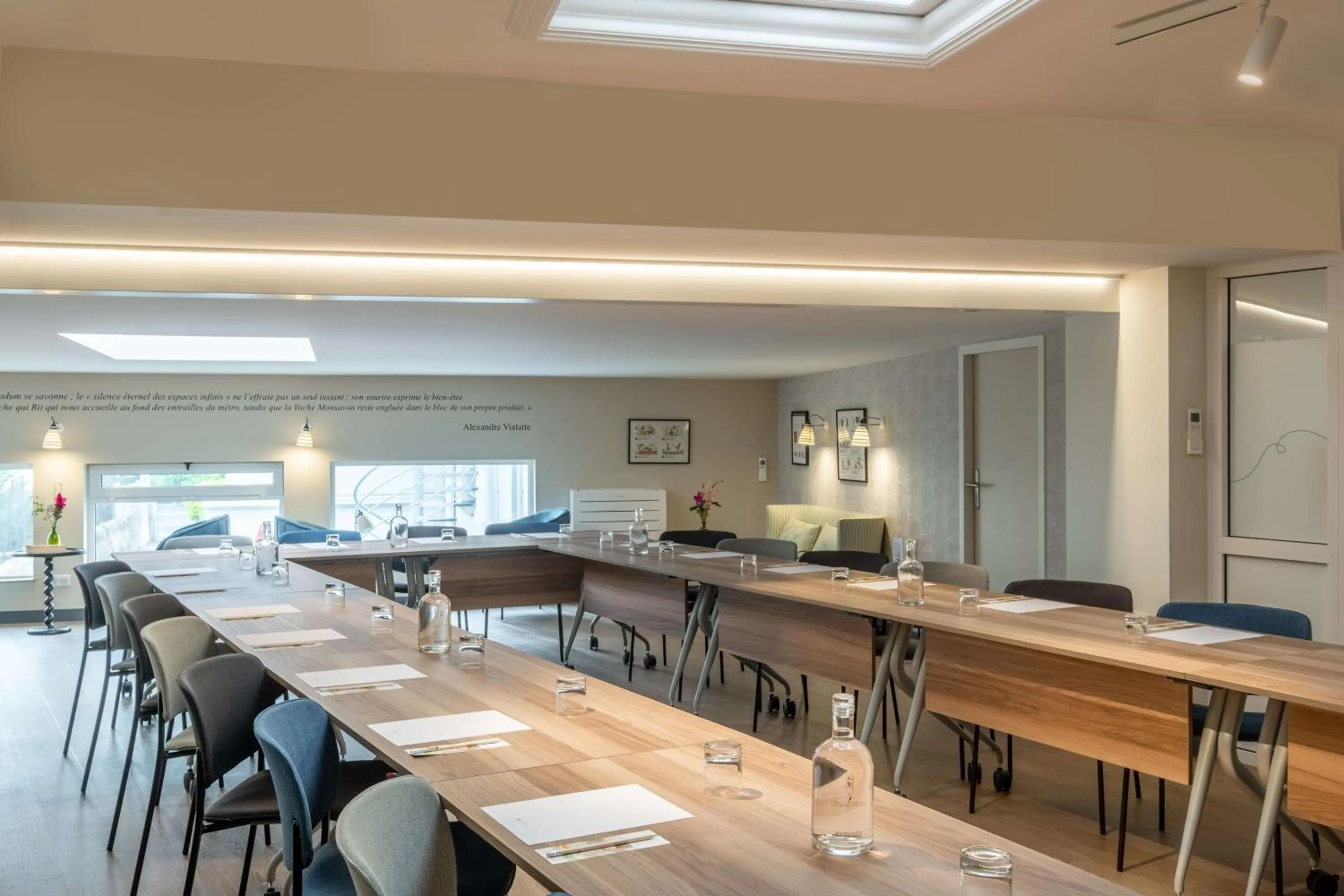 Meeting/conference room in Hotel Litteraire Alexandre Vialatte, BW Signature Collection