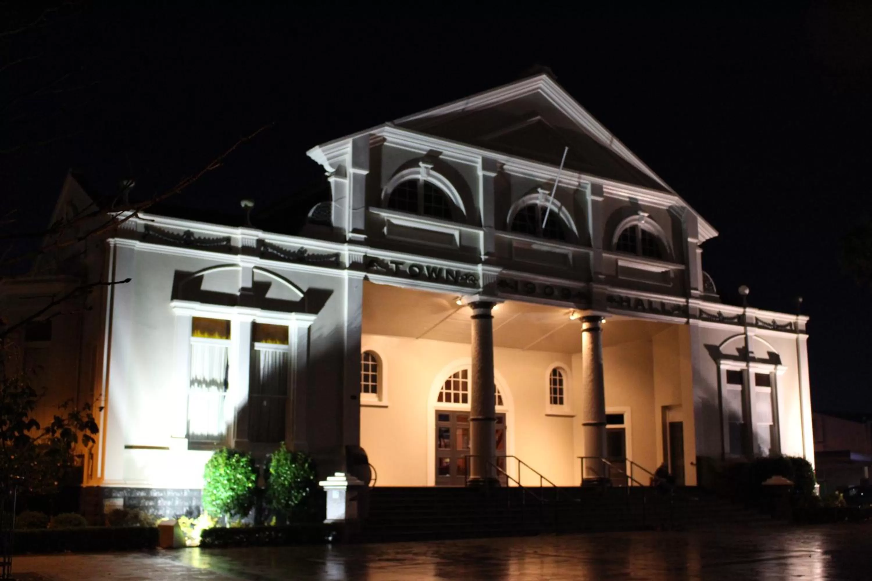 Nearby landmark in Cambridge Mews Motel