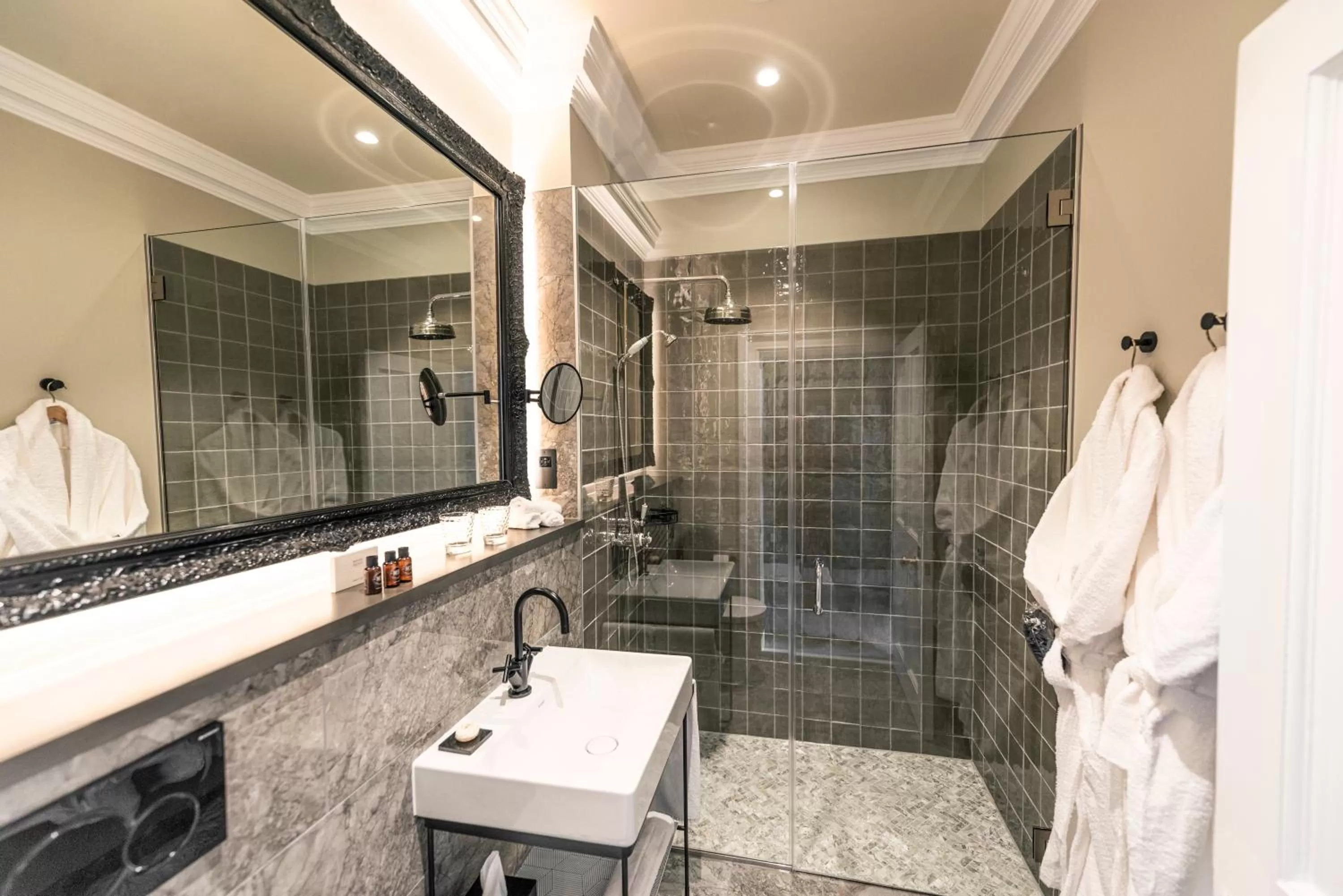 Bathroom in SCHLOSS Roxburghe, part of Destination by Hyatt
