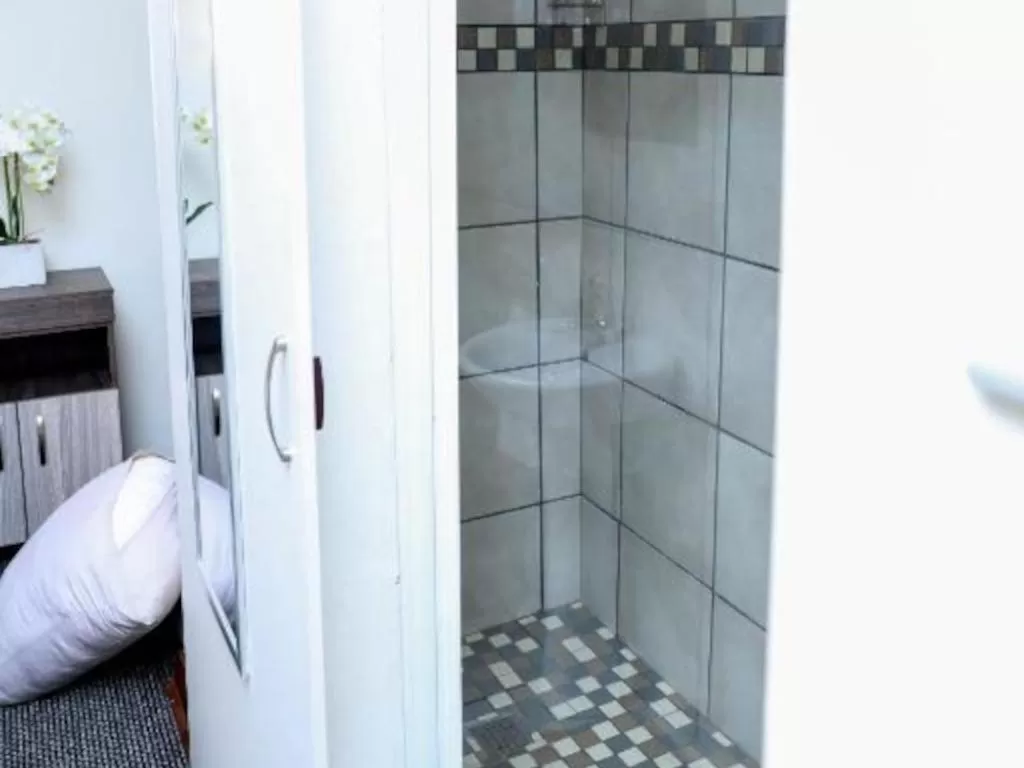 Shower, Bathroom in Morning flair Bed and Breakfast