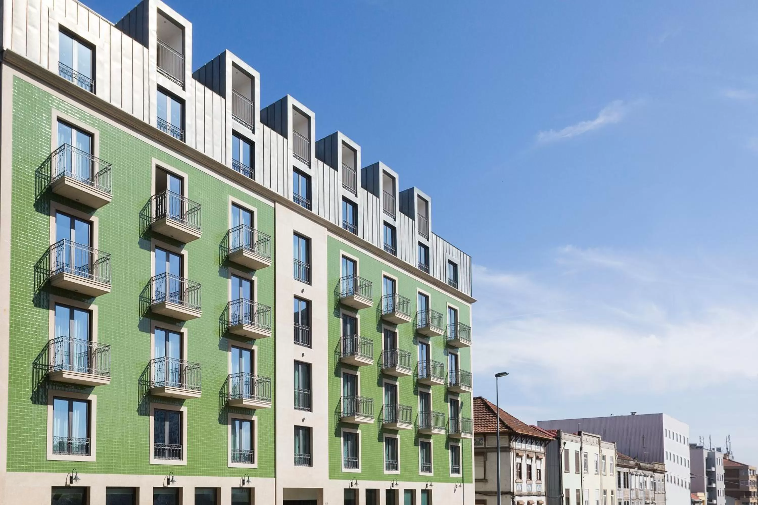 Property building in Acta The Avenue