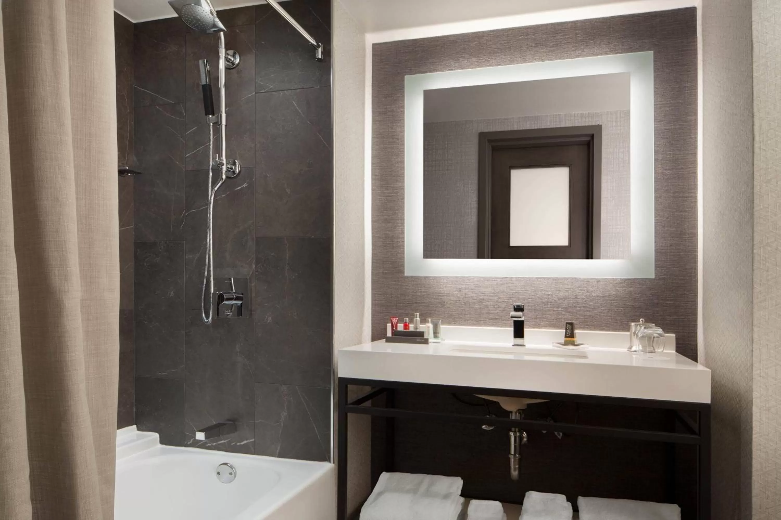 Bathroom in Dallas Marriott Downtown