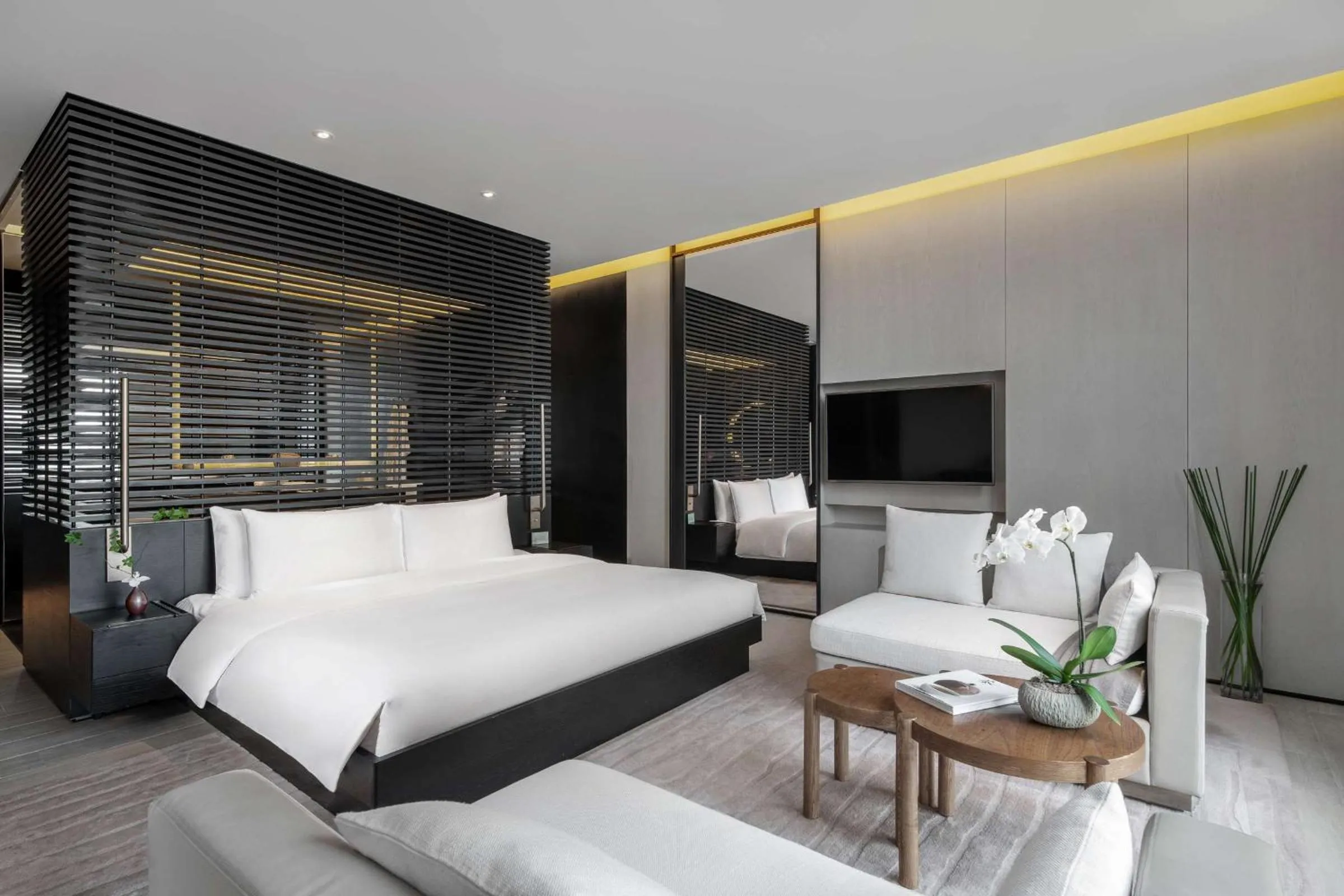 Photo of the whole room, Bed in Upper House Chengdu