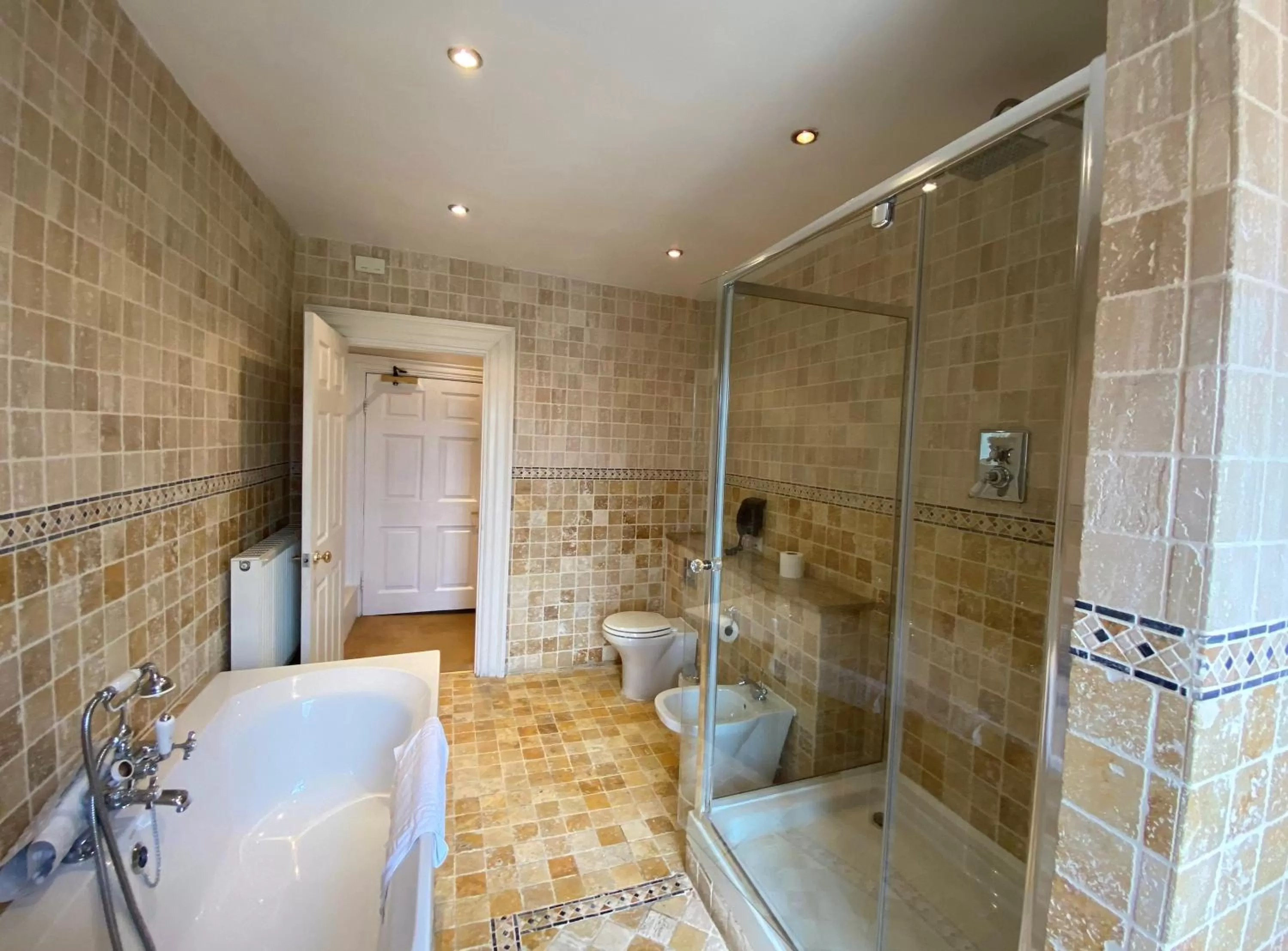 Shower in Colwick Hall Hotel