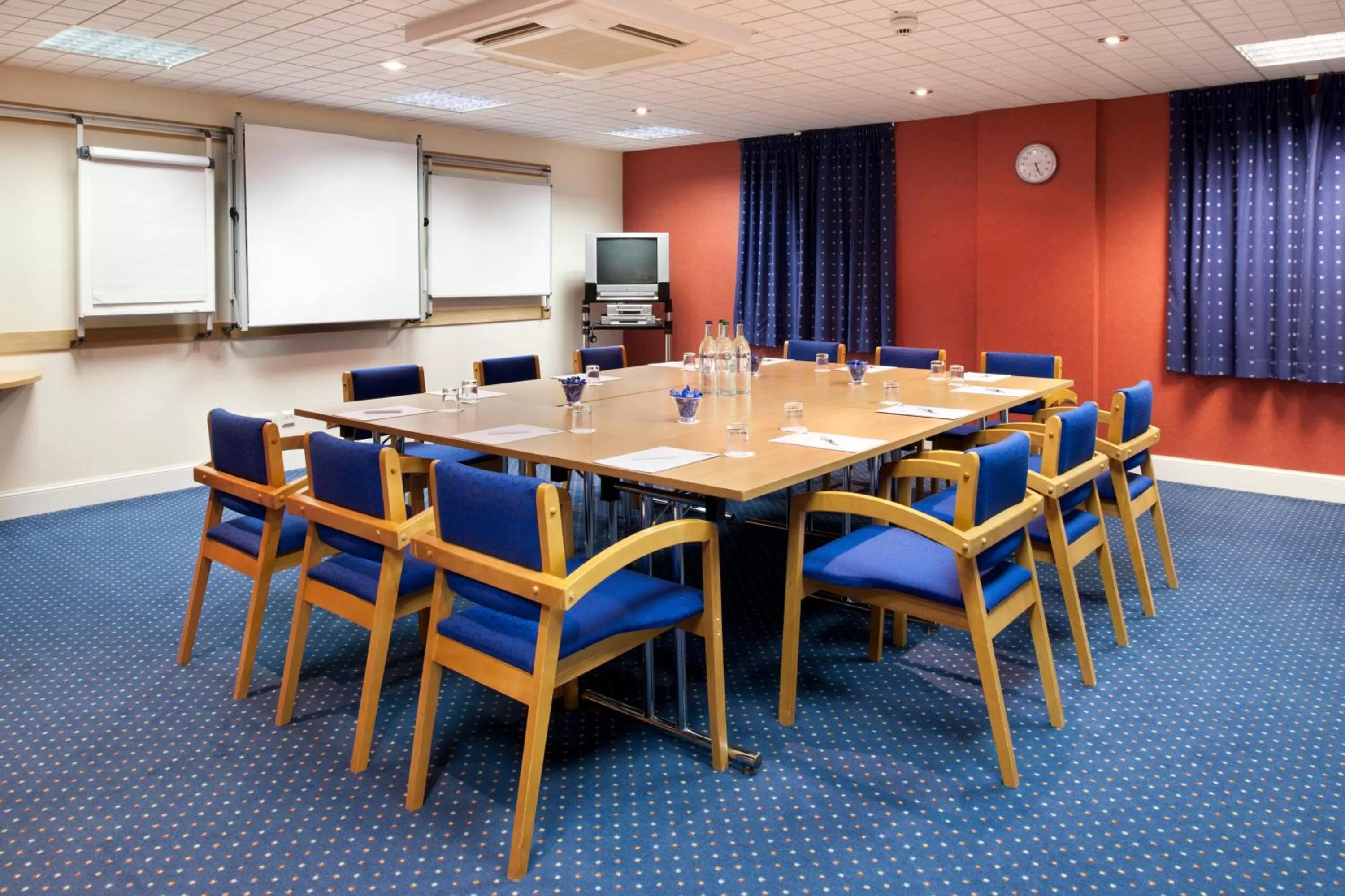 Meeting/conference room in Holiday Inn Express Aberdeen City Centre by IHG