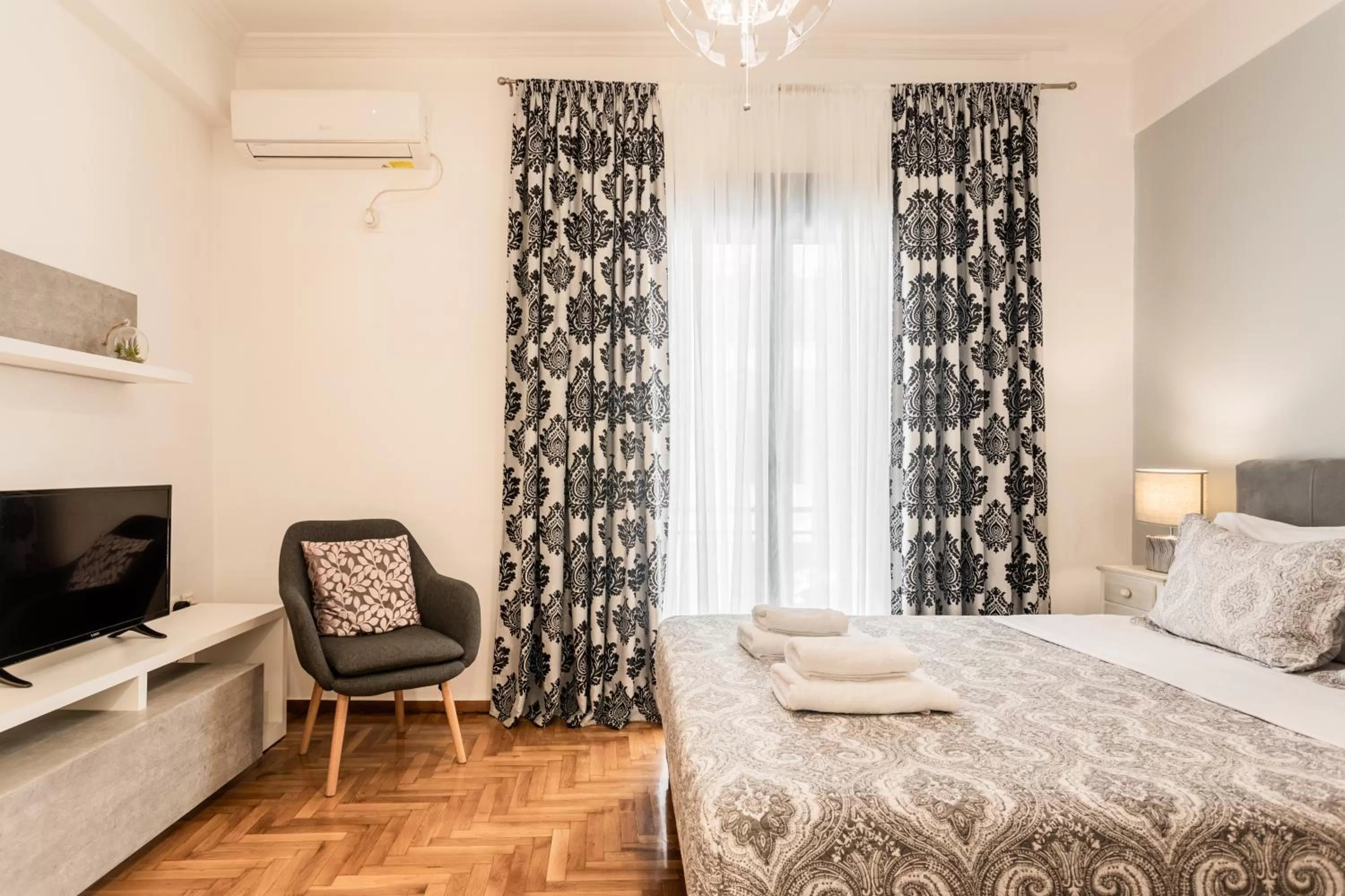 Bedroom, Bed in Nicholas Point Apartments and Rooms