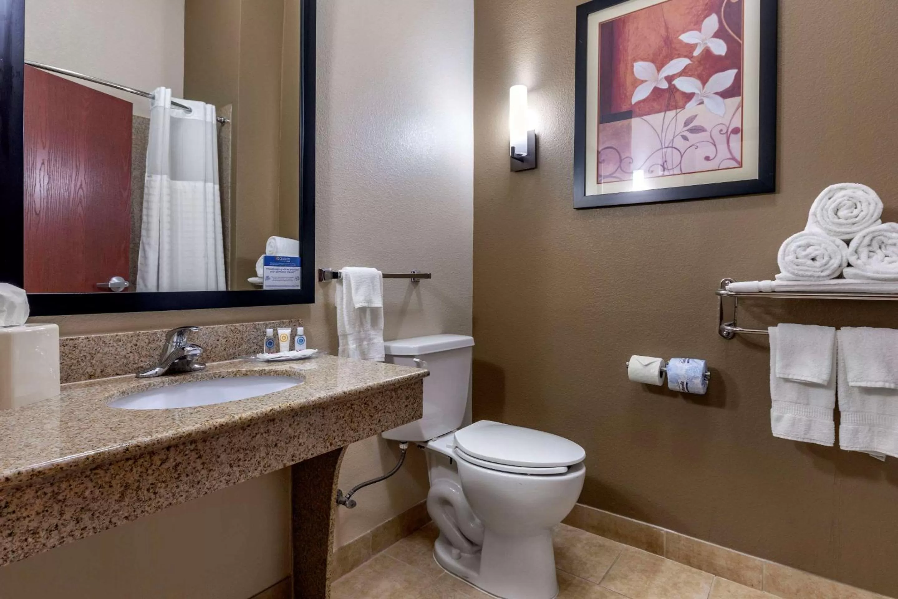 King Suite with Whirlpool - Non-Smoking in Comfort Suites