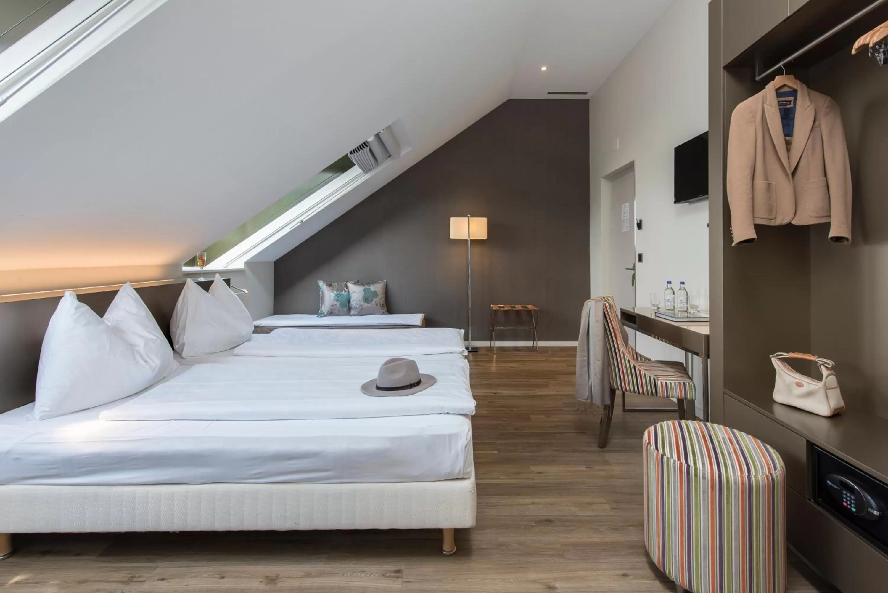 Photo of the whole room, Bed in Hôtel du Théâtre, Boutique Hôtel