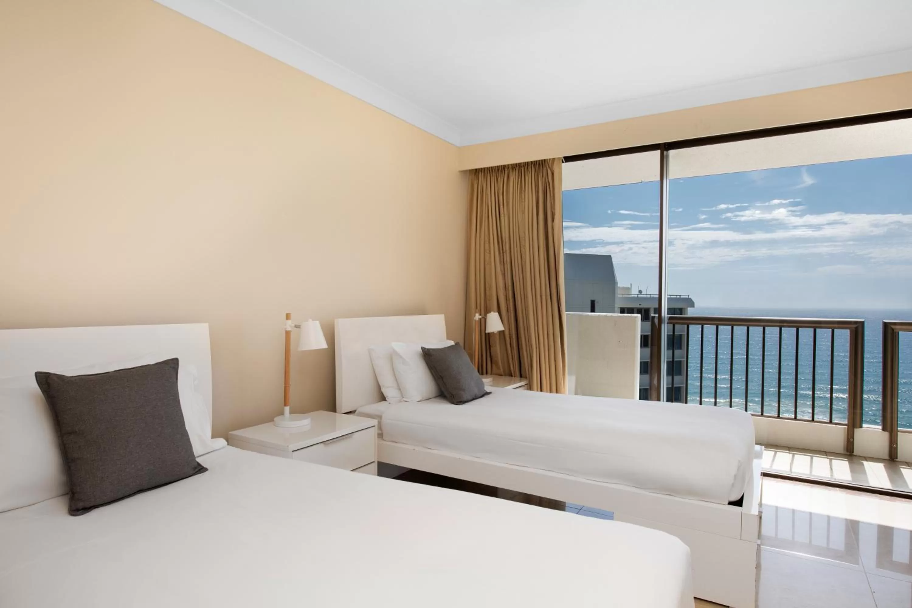 Bedroom, Bed in BreakFree Longbeach Resort