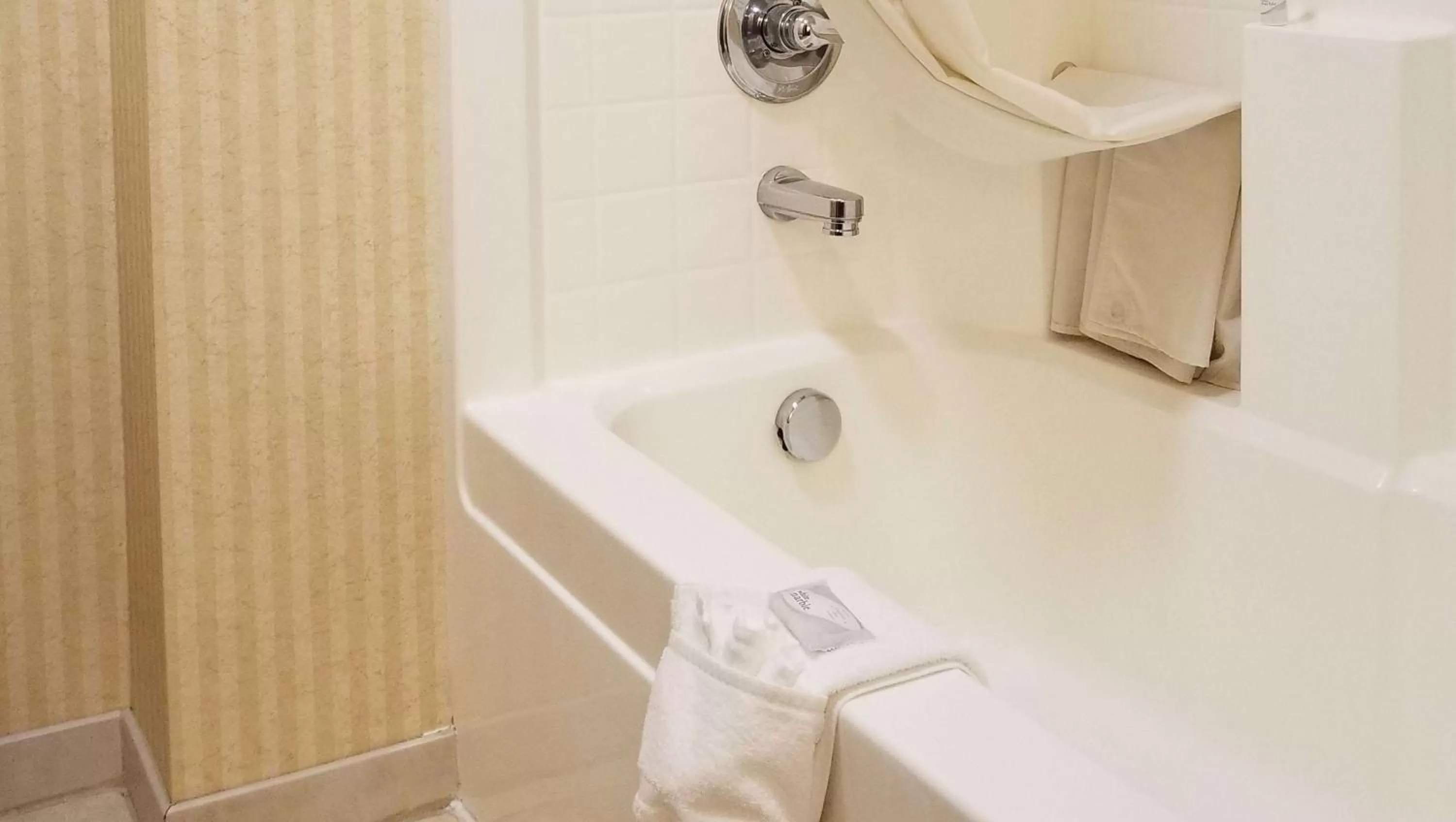 Shower in Clatskanie River Inn