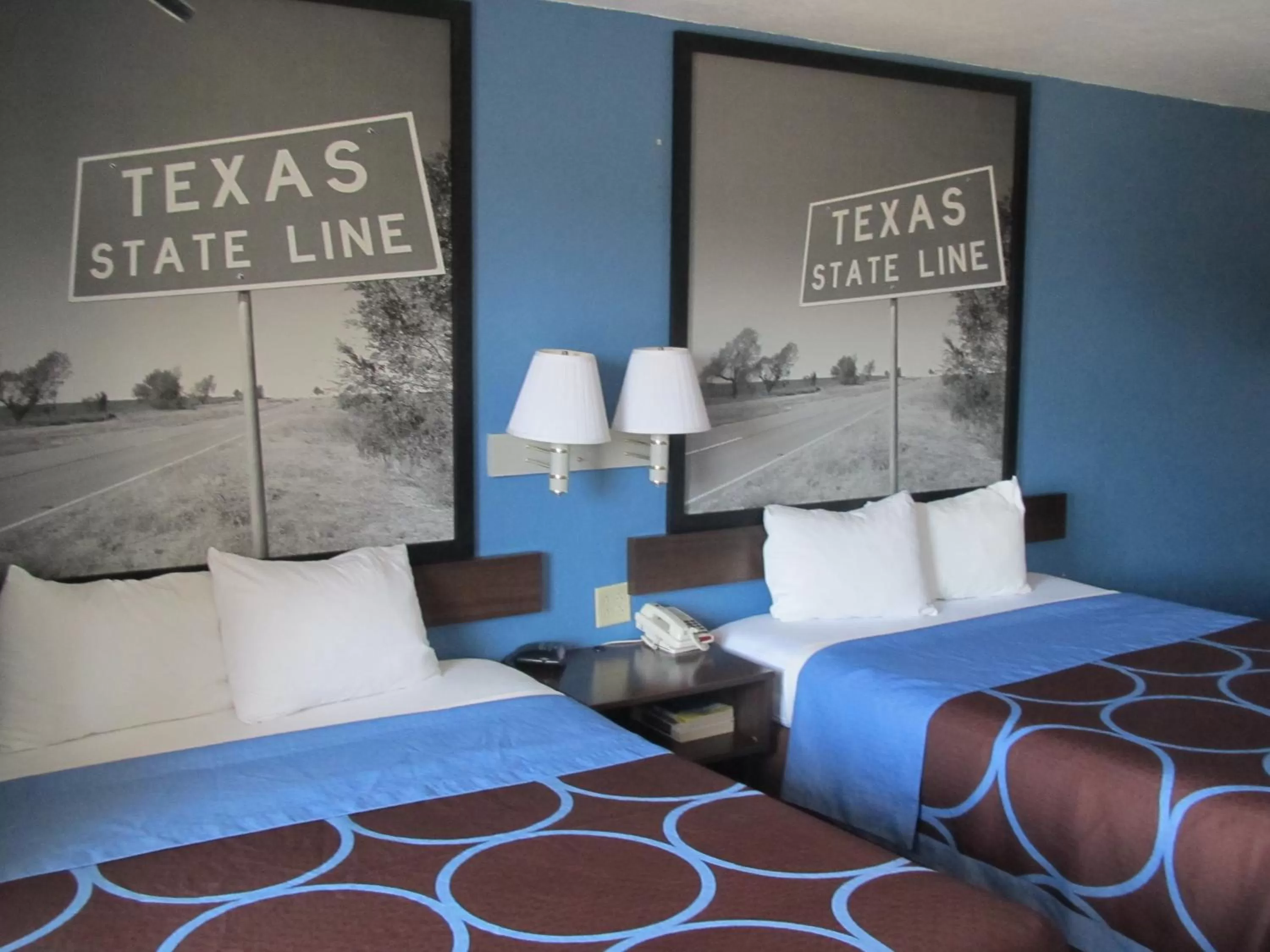 Bedroom, Bed in Super 8 by Wyndham Dumas TX