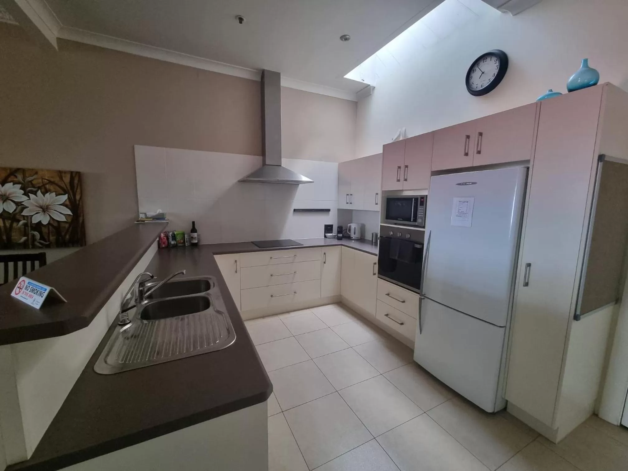 Kitchen or kitchenette in Balcony On Sixth Lodge