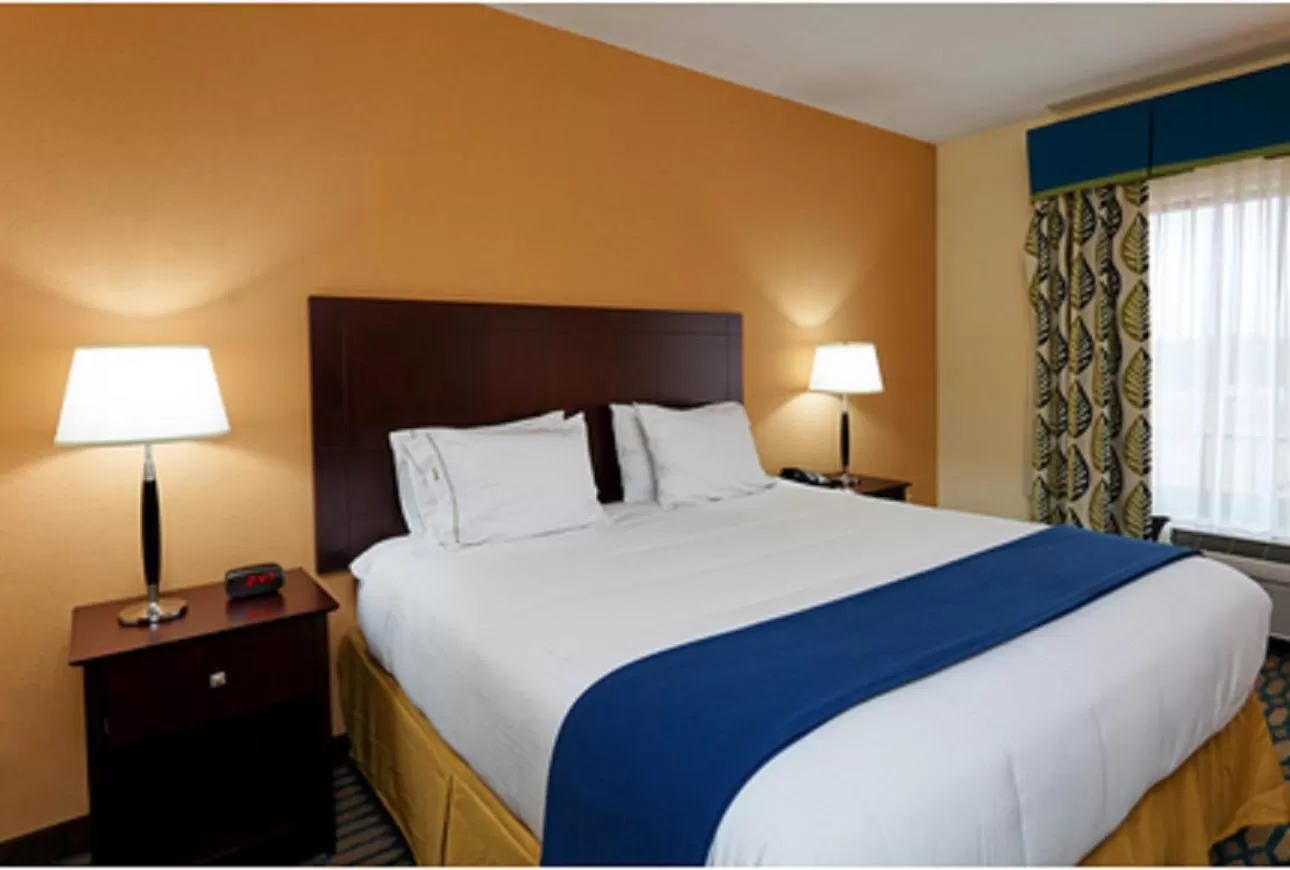 King Room - Disability Access/Non-Smoking in Holiday Inn Express - Andalusia, an IHG Hotel