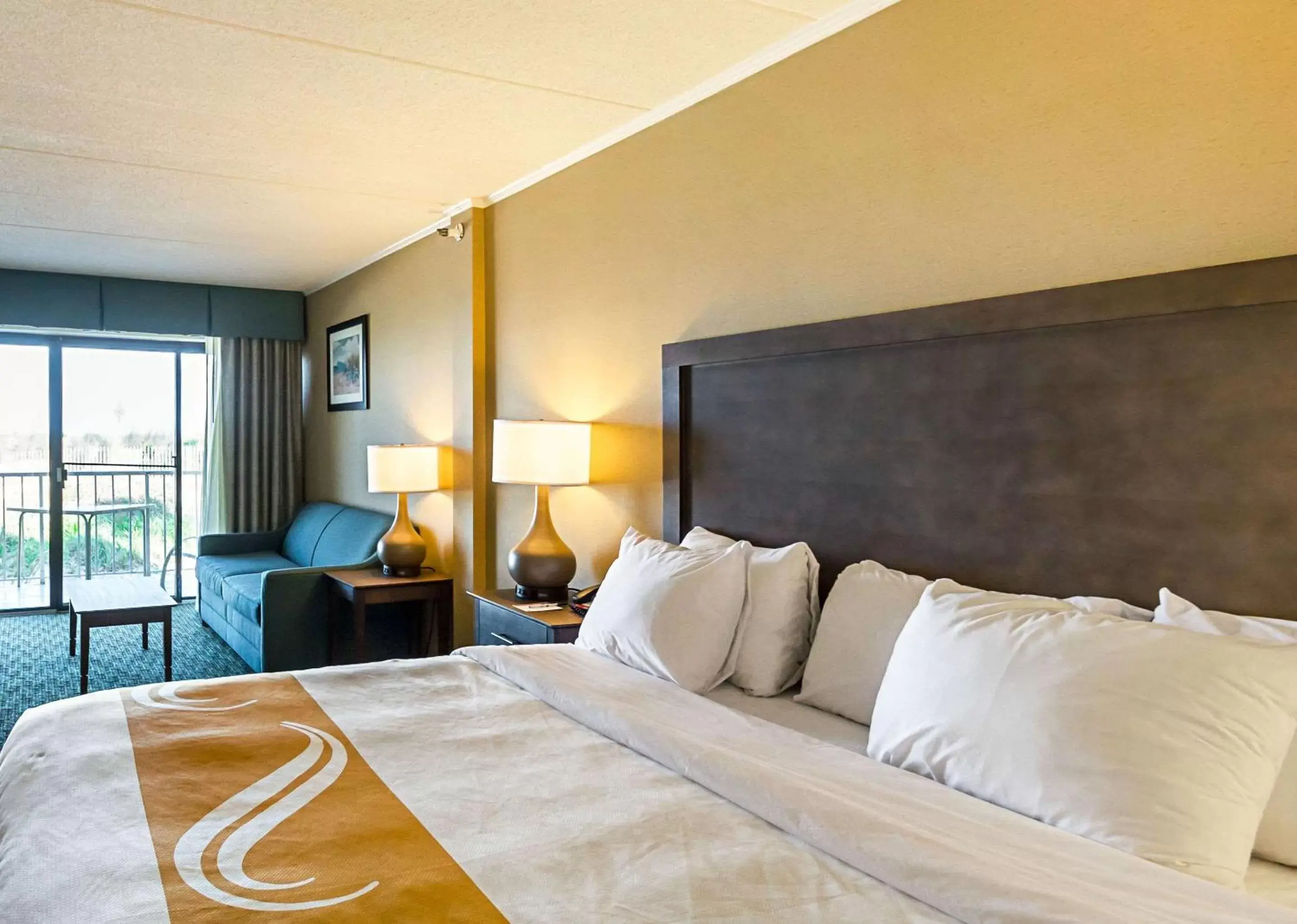 Oceanfront King kitchenette & Sleep-Sofa in Quality Inn Oceanfront Oceanfront King kitchenette & Sleep-Sofa in Quality Inn Oceanfront